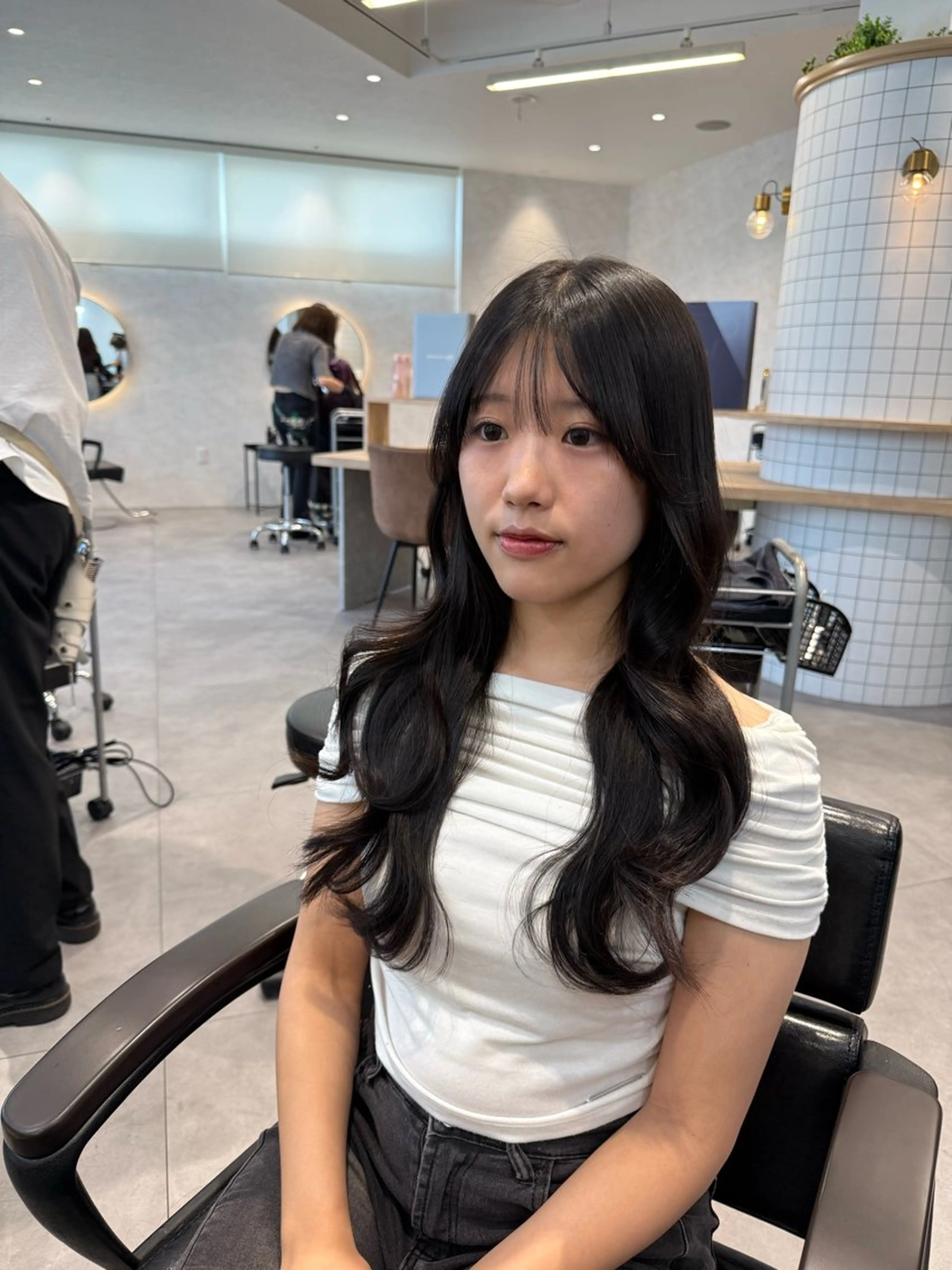 セミロング 顔まわりレイヤー 顔周りカット 韓国風ヘア レイヤーカット カット ヘアカラー トリートメント 柴田樹/大人可愛い 艶髪カラー/髪質改善のヘアスタイル