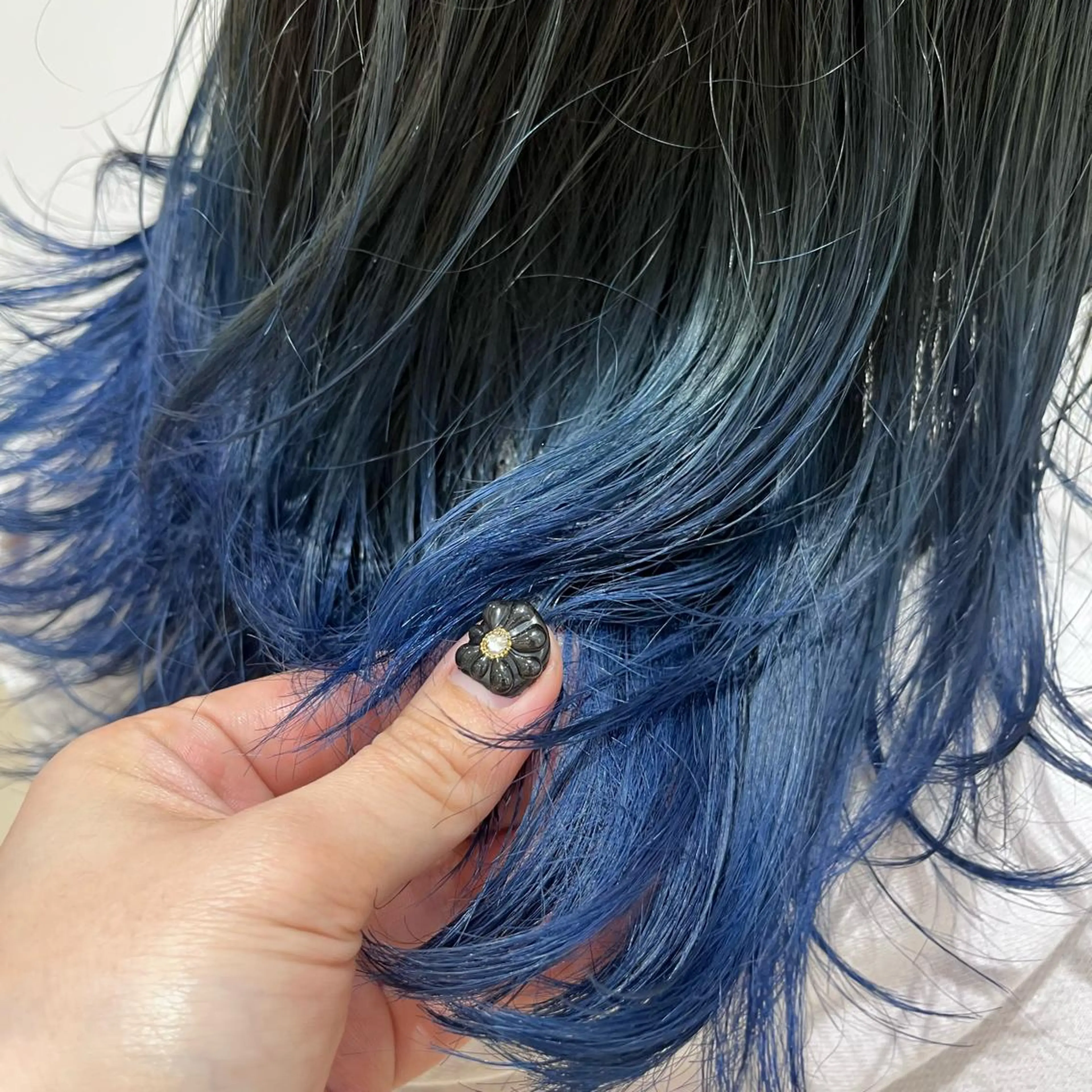 セミロング カラー ブルーカラー ウルフカット 🐺ウルフ× ハイトーン🐺MOEのヘアスタイル