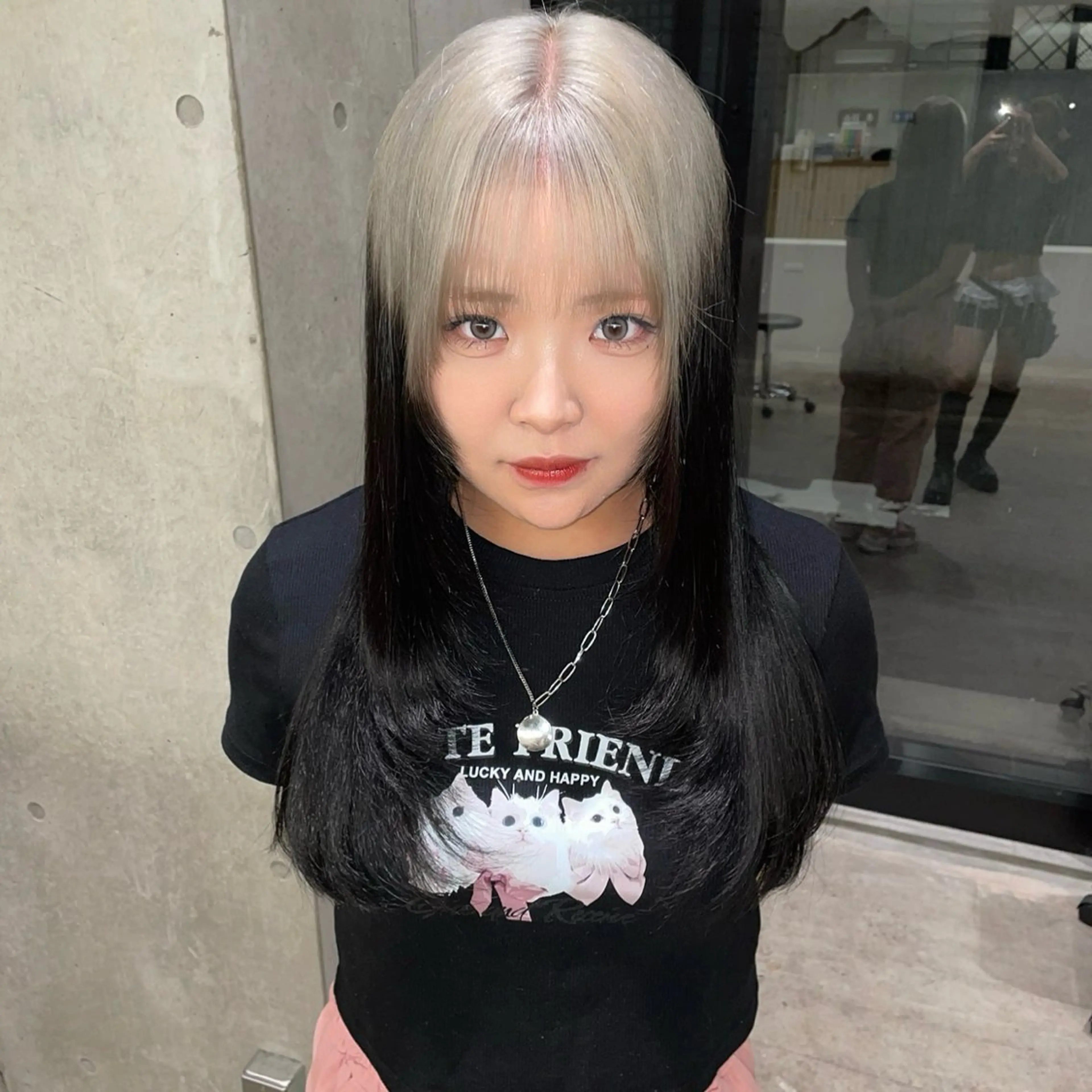 ロング カラー デザインカラー シルバー カット ヘアカラー トリートメント Mizobe misakiのヘアスタイル