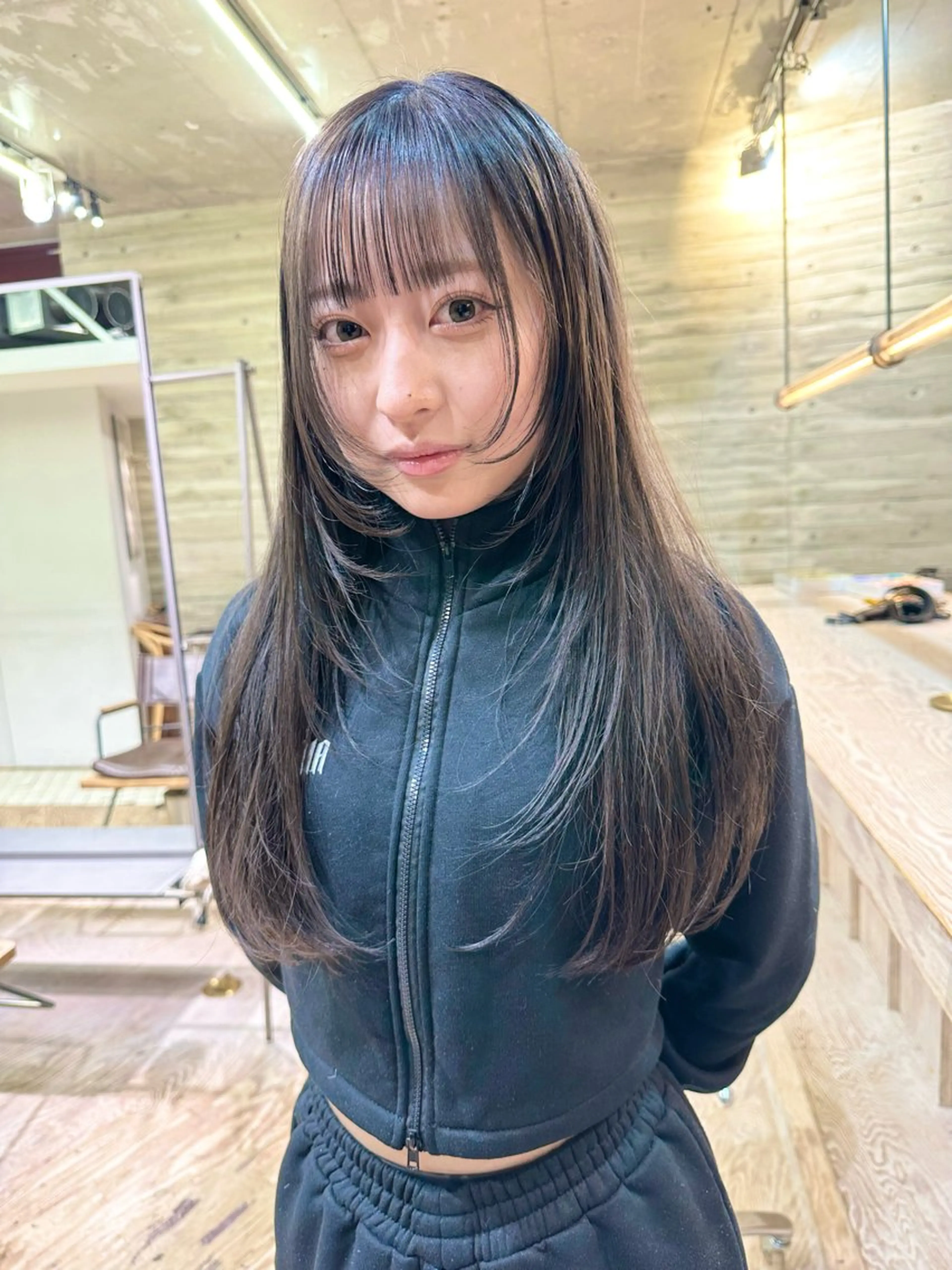 ロング カラー kai .のヘアスタイル