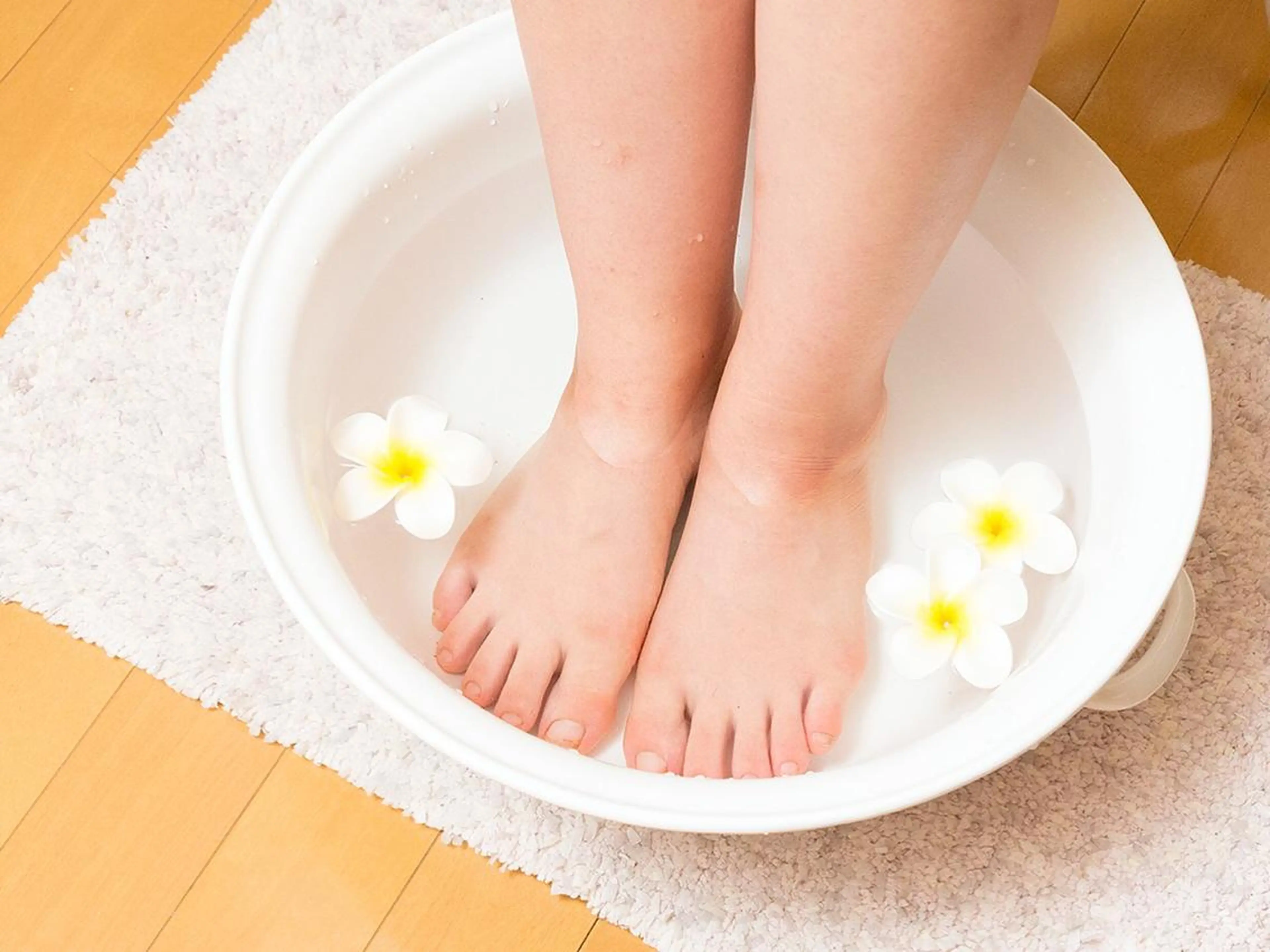 ミディアム カラー パーマ ネイル マツエク・マツパ フットネイル ニキビ跡専門サロン Ａｉｎａのエステ・リラクイメージ