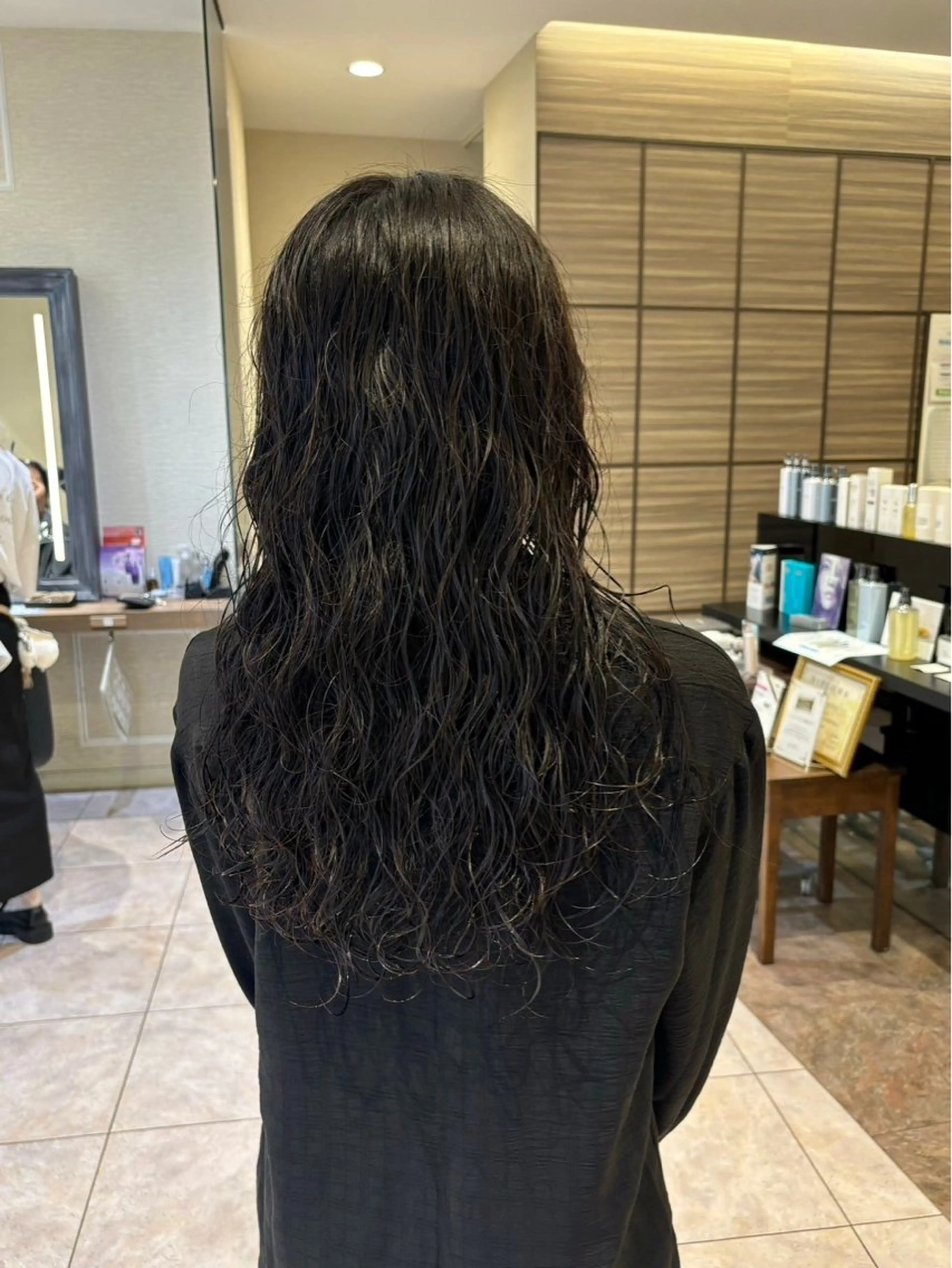 パーマ×レイヤー| カラー カホ🪩🤍のヘアスタイル
