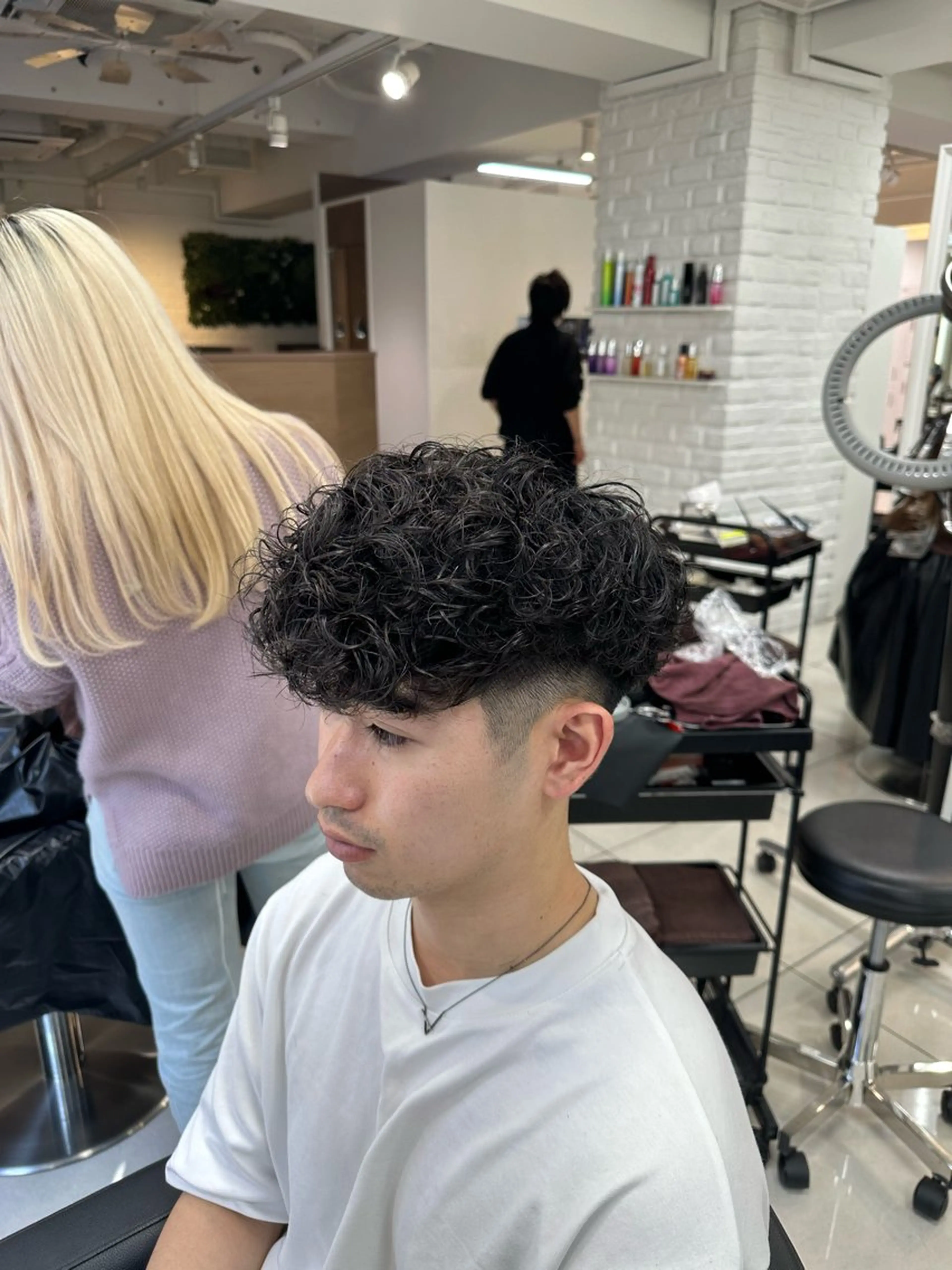 ショート パーマ メンズ スペインカール くせ毛 カット パーマ トリートメント フェザーパーマ職人 🪶ryosukeのヘアスタイル