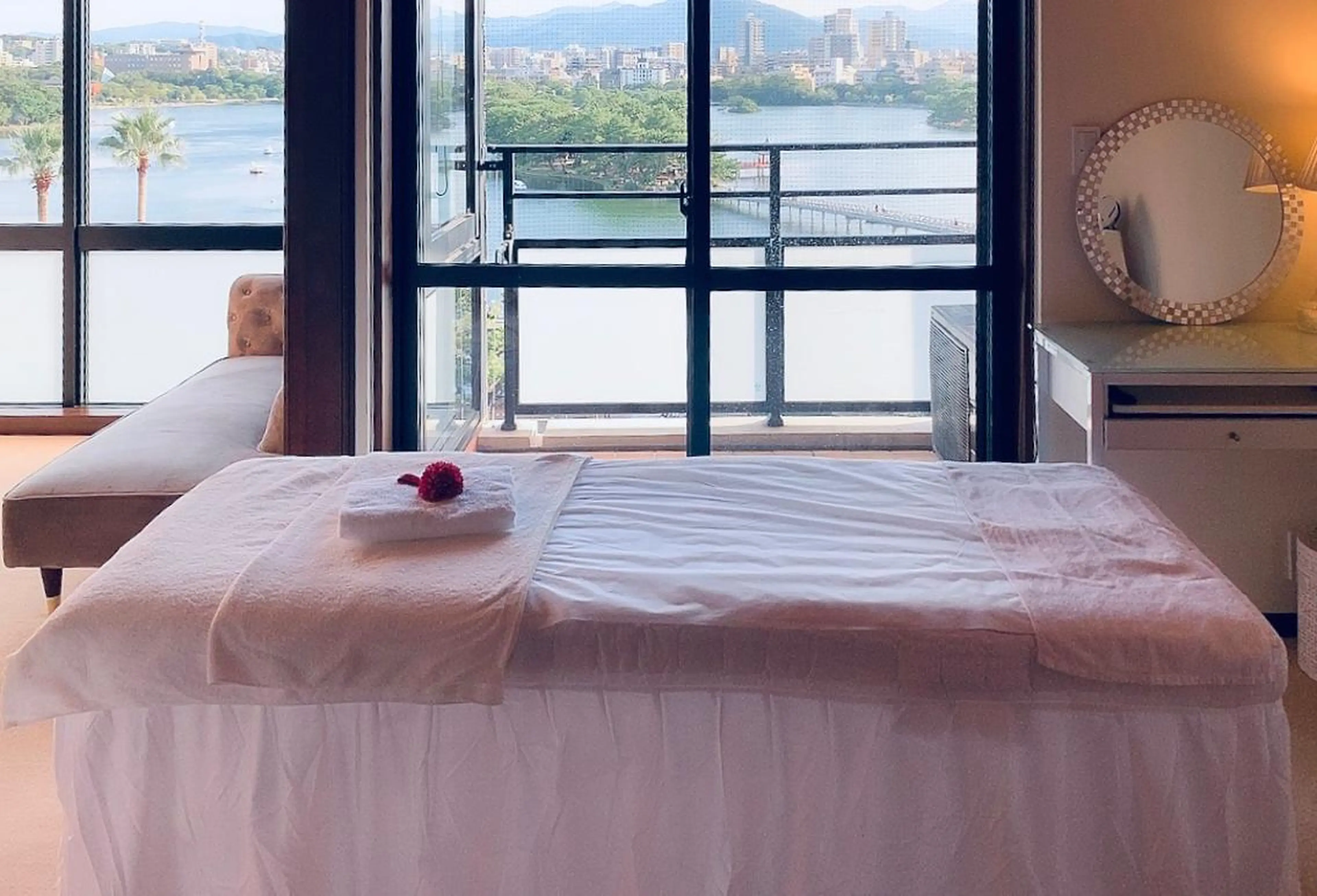 セレーネボーテプラス所属・セレーネボーテプラス ローマピンク福岡のエステ・リラクイメージ