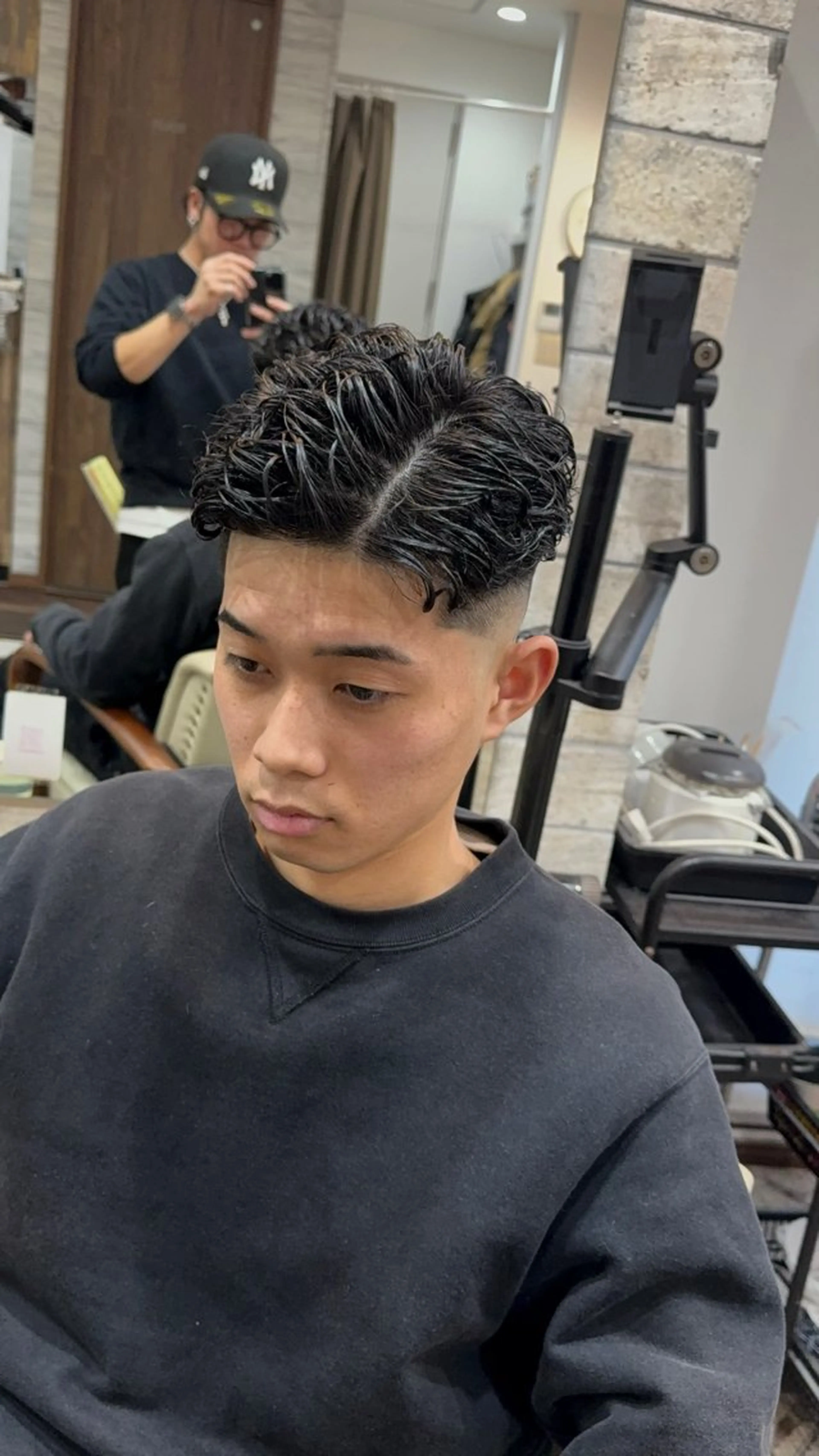 ショート パーマ メンズ 七三 カット パーマ トリートメント ヘアセット メンズサロン ANSWERのヘアスタイル