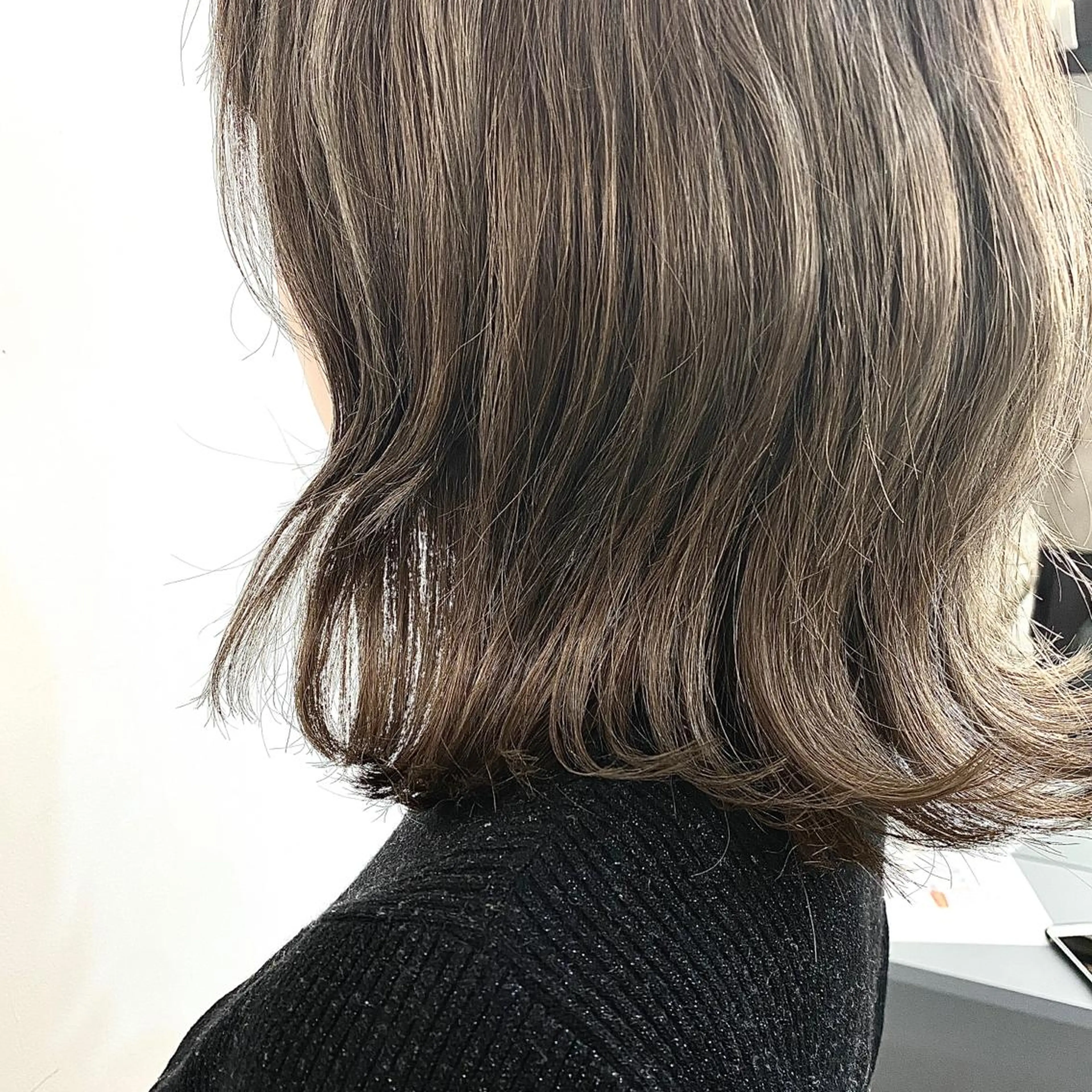 ミディアム カラー アッシュ グレージュ レイヤーカット/ 火ノ見🪡のヘアスタイル