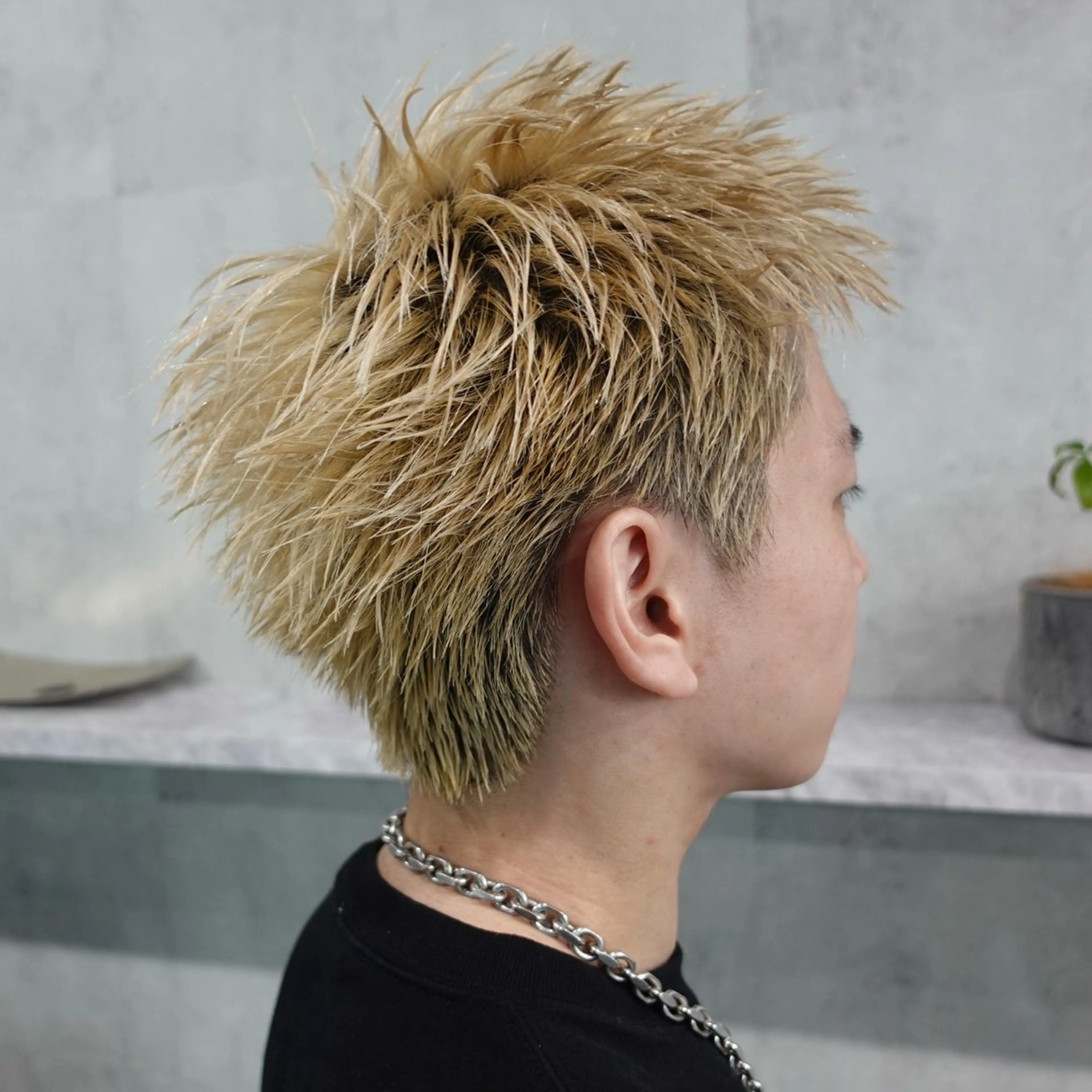 ショート カラー メンズ メンズブリーチ メンズハイトーン ブリーチ 抜きっぱなしブロンド ブロンド カット ヘアカラー トリートメント スパイキーショート/ 短髪/渋谷/kiyoのヘアスタイル