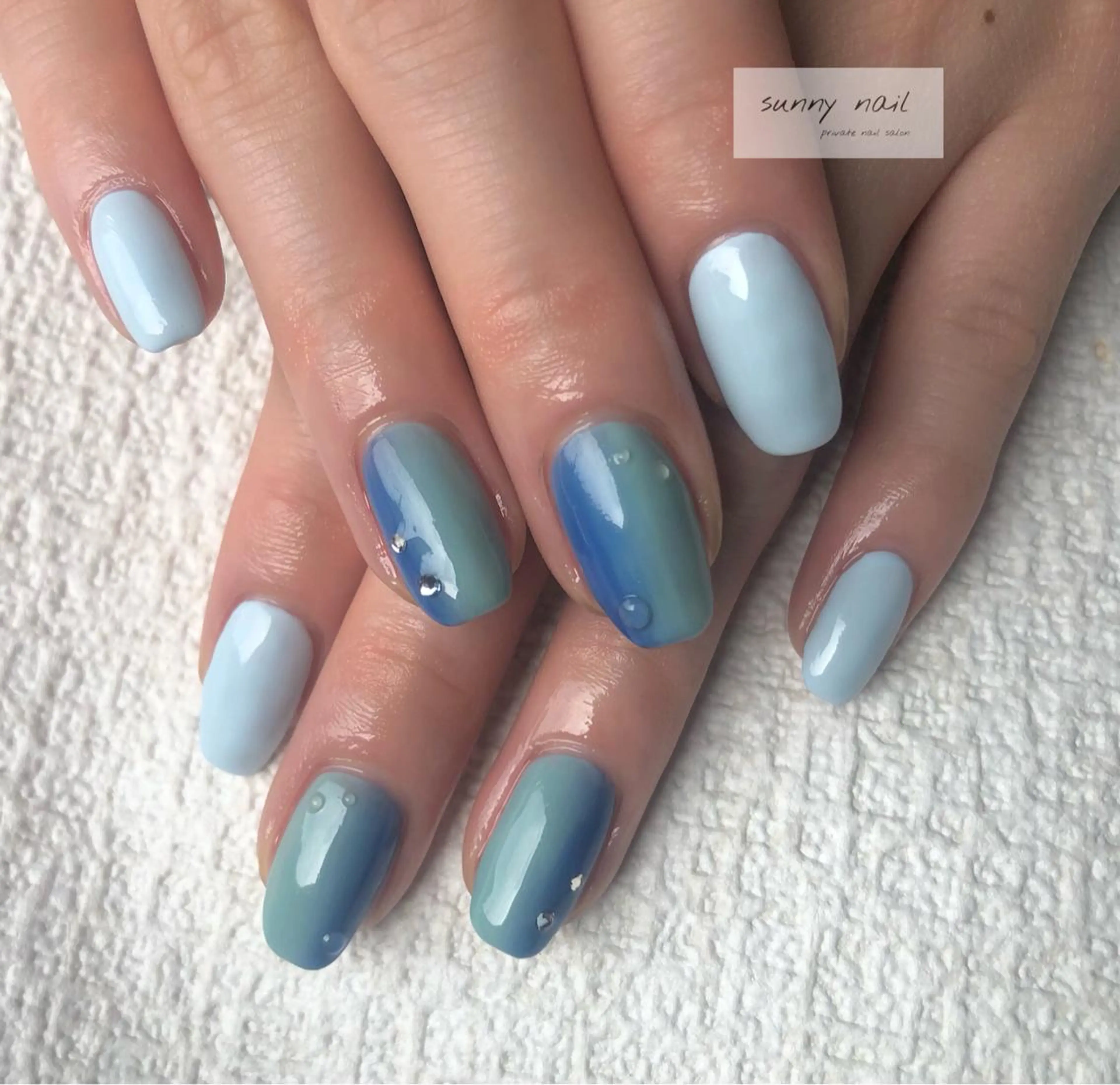 ネイル ブルー カジュアル ジェルネイル グラデーション 水色 sunny nailのネイルデザイン