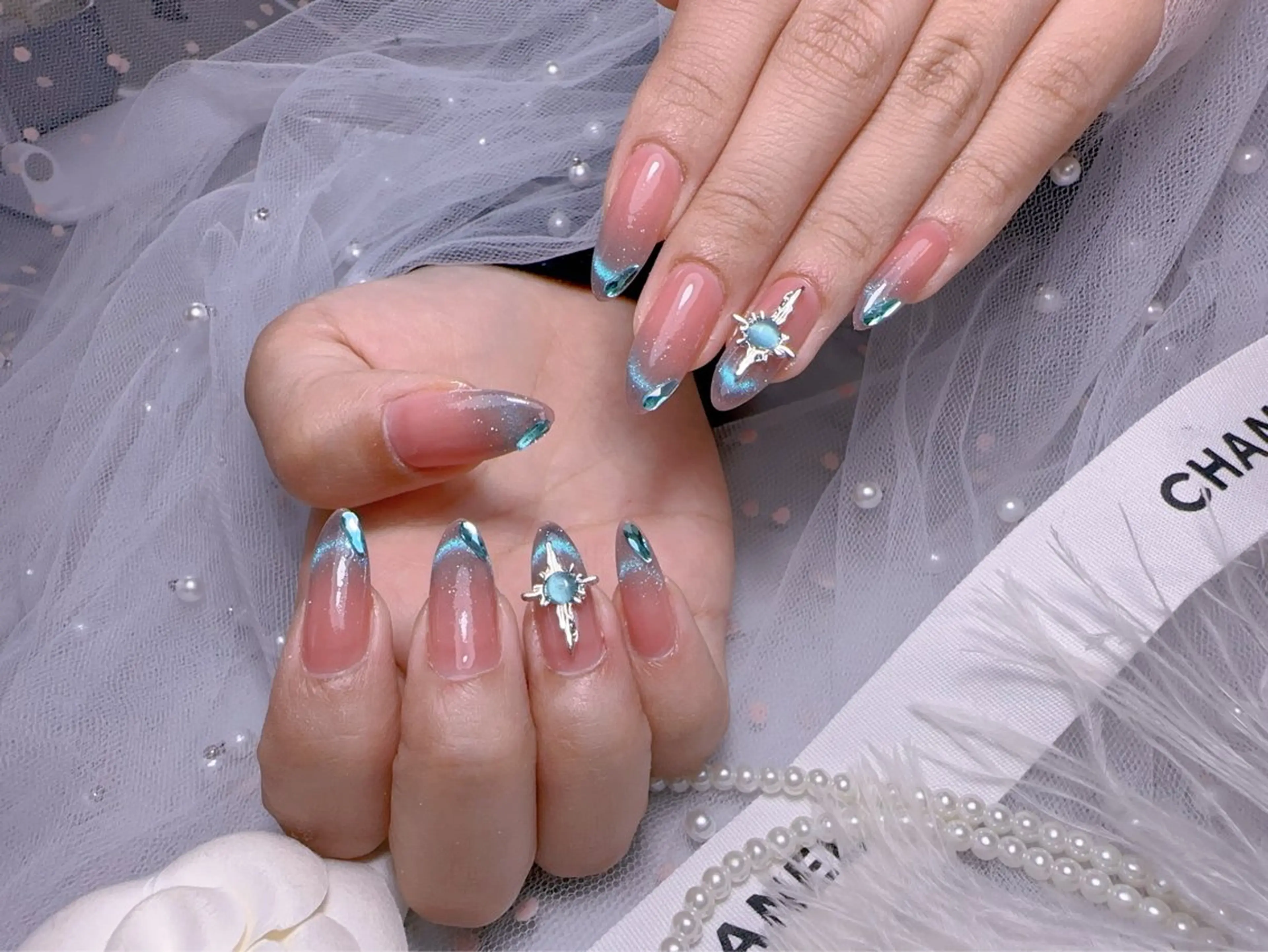 ネイル オーロラネイル フットネイル 韓国ネイル ラメ(グリッター) ラメグラデーション Belle nail salon 新小岩のネイルデザイン