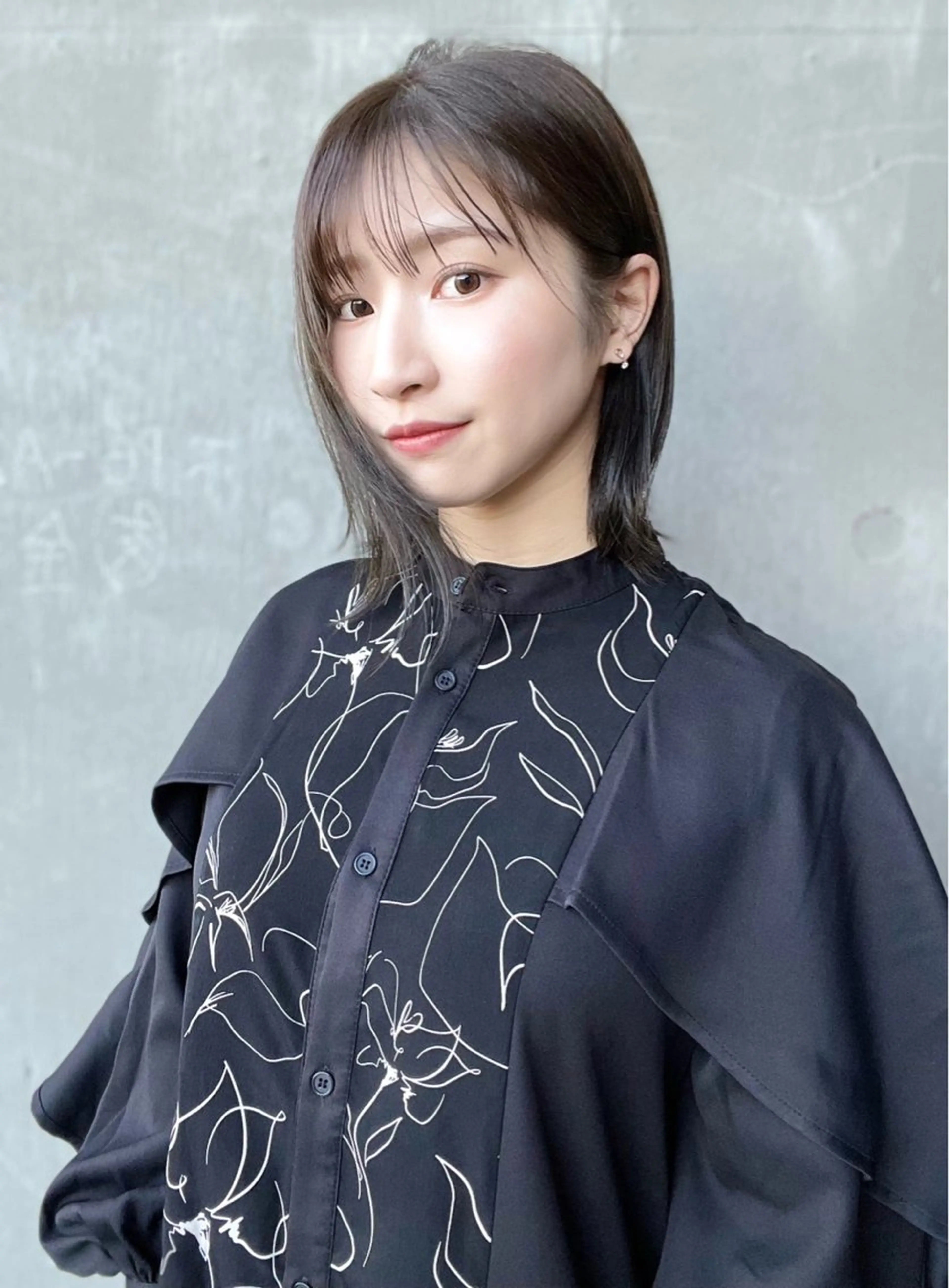 ミディアム カラー ブルーカラー 透明感カラー ラベンダーカラー wakana / くびれカットのヘアスタイル