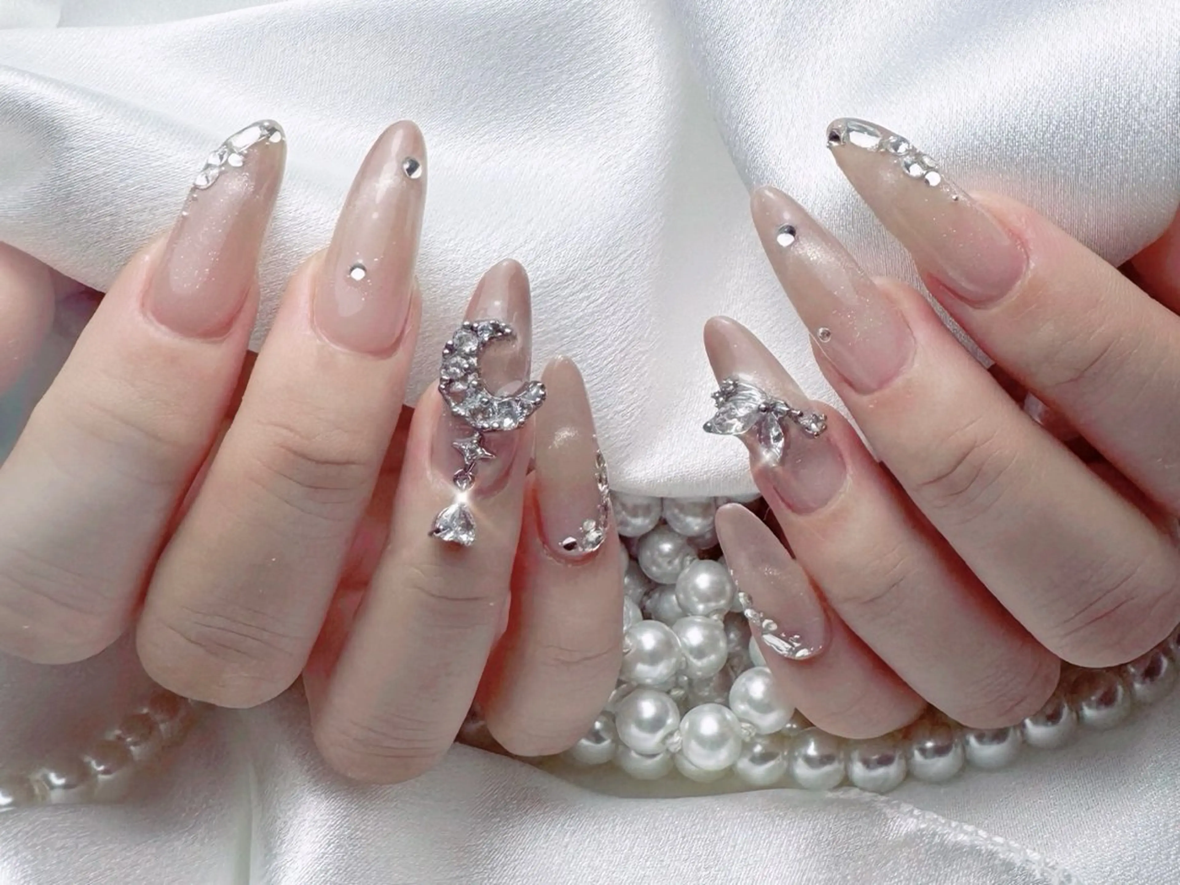 ネイル ハンドネイル チョウ チョウのネイルデザイン