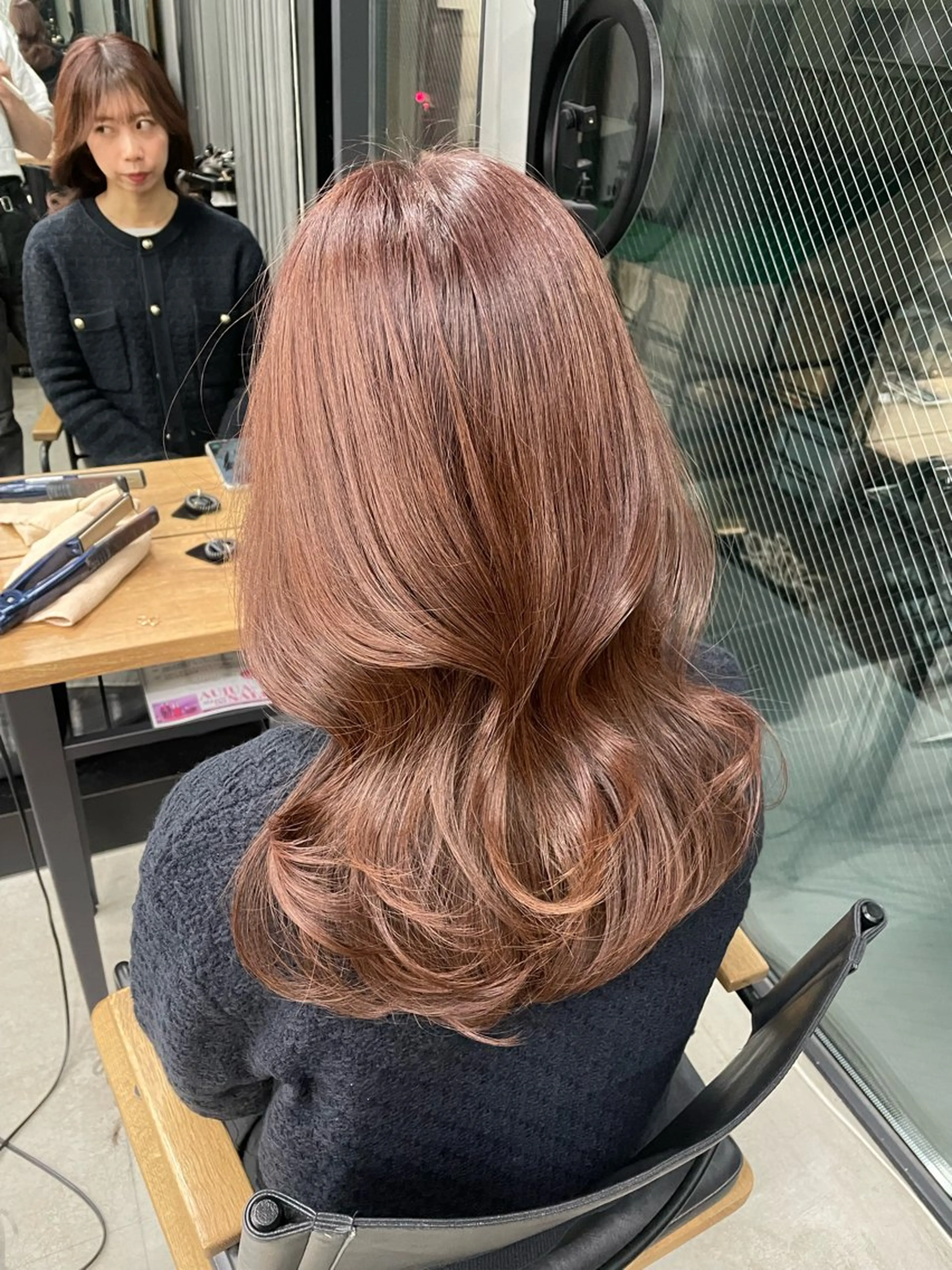 セミロング カラー 伊藤 莉奈　韓国ヘアのヘアスタイル