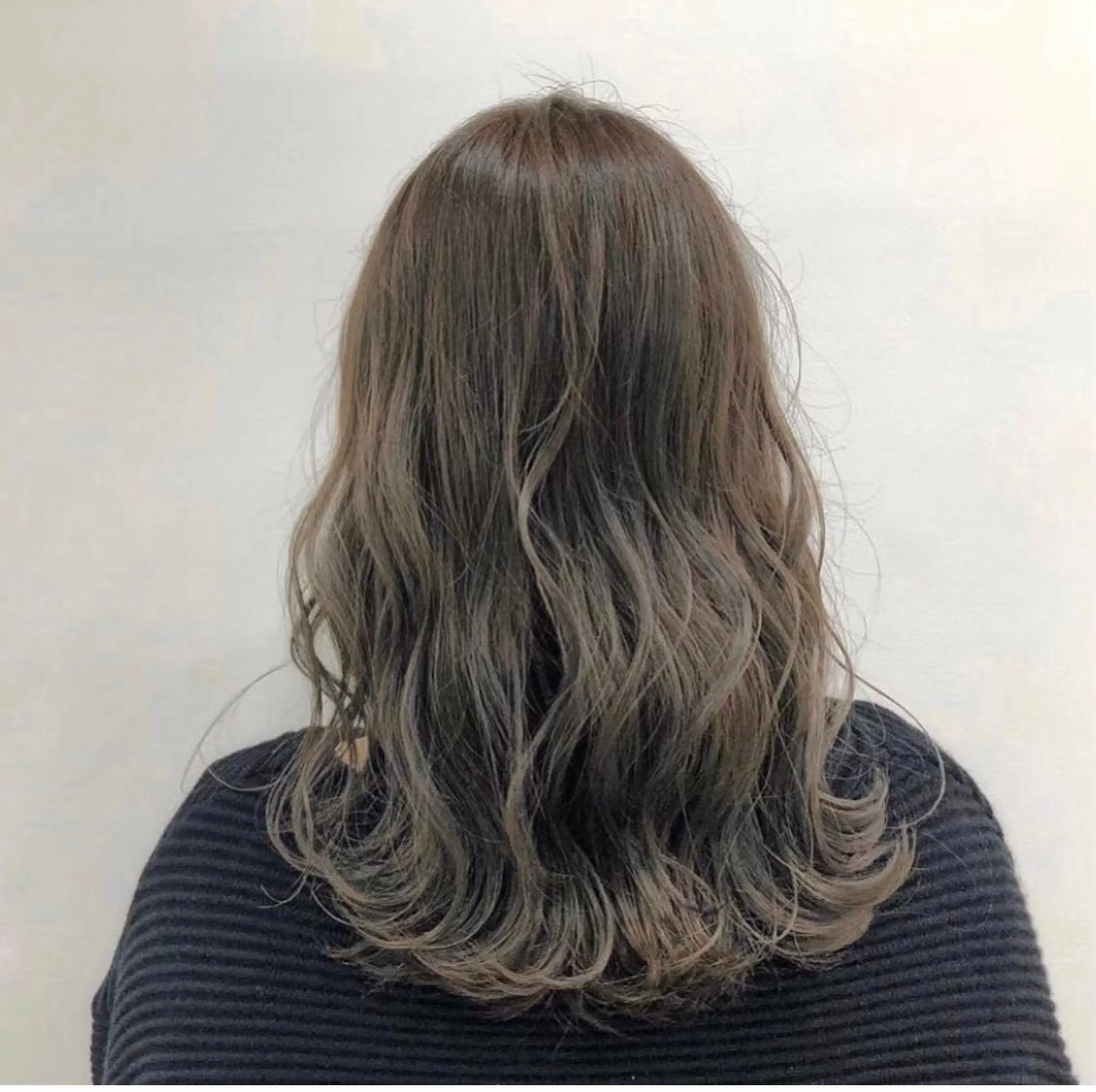 カラー 透明感カラー💎 岩崎美優のヘアスタイル