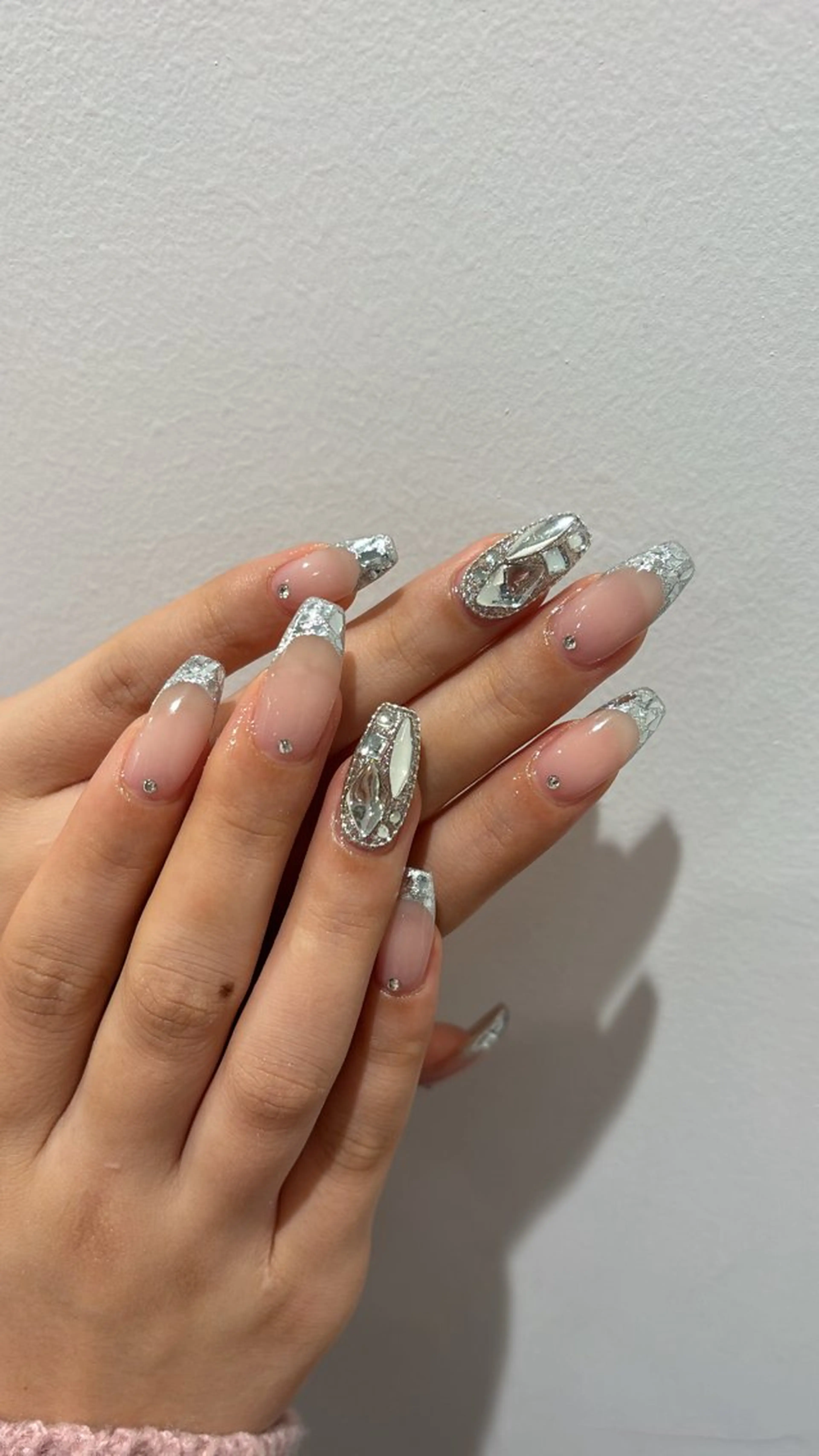 ネイル フレンチネイル ガラスフレンチ ハンドネイル tote. airiのネイルデザイン