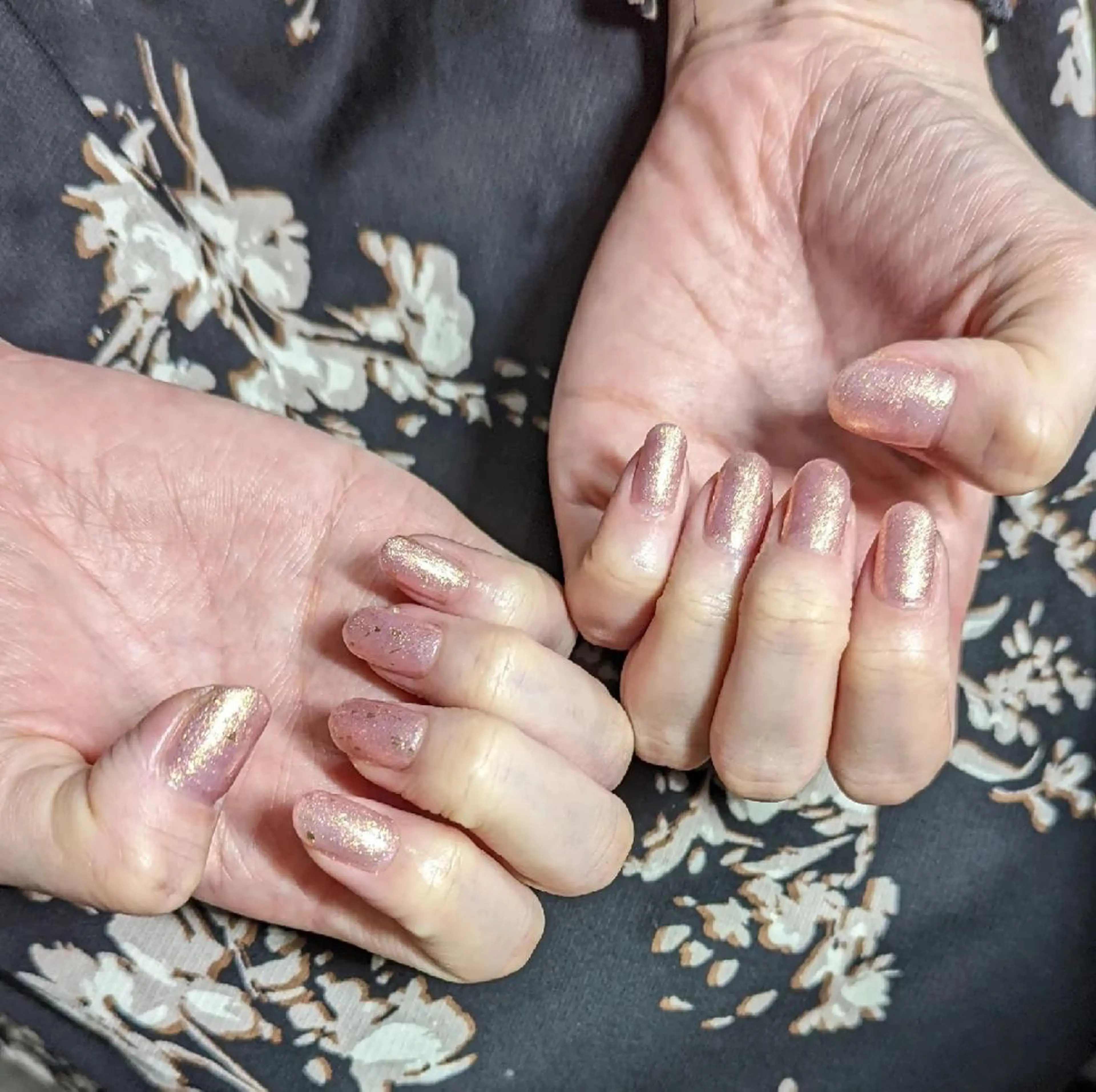 ネイル ラメ(グリッター) ワンカラーネイル ピンク ハンドネイル ハンドケア ナリタ・ マミのネイルデザイン