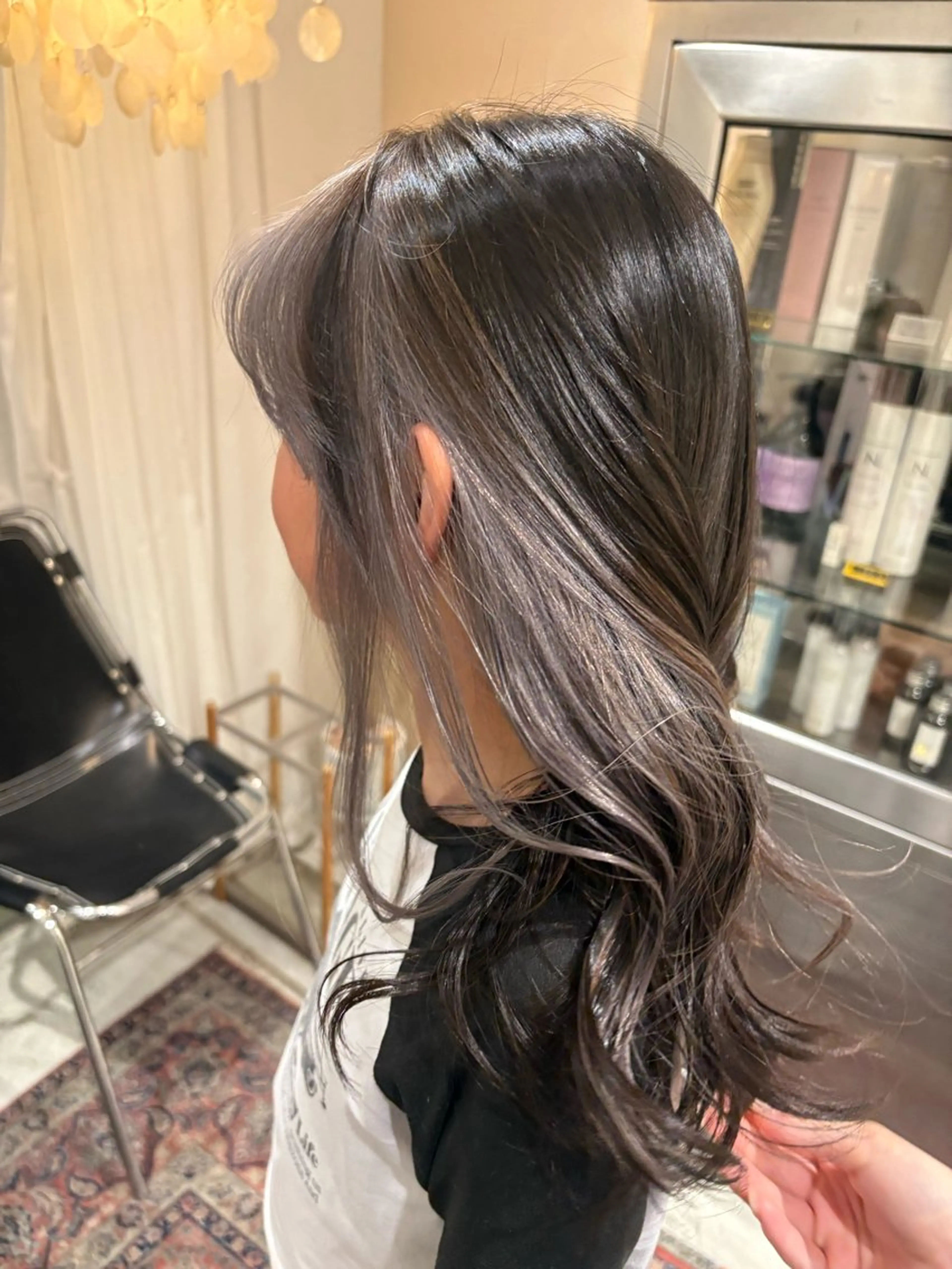ロング ヘアカラー 宮本 愛梨のヘアスタイル