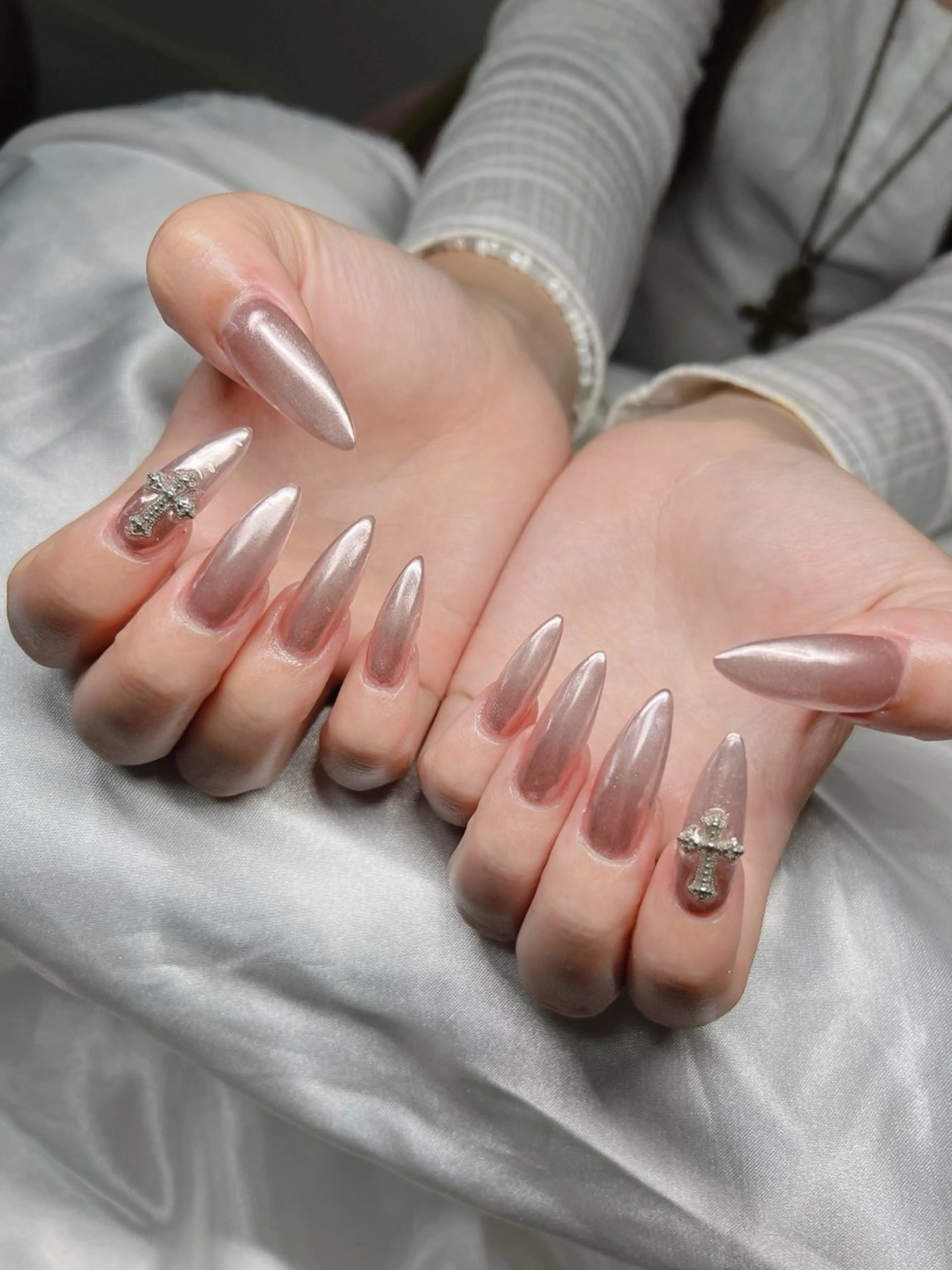 ネイル オーロラネイル チークネイル 長さ出し フットネイル フレンチネイル Lee Nailsのネイルデザイン