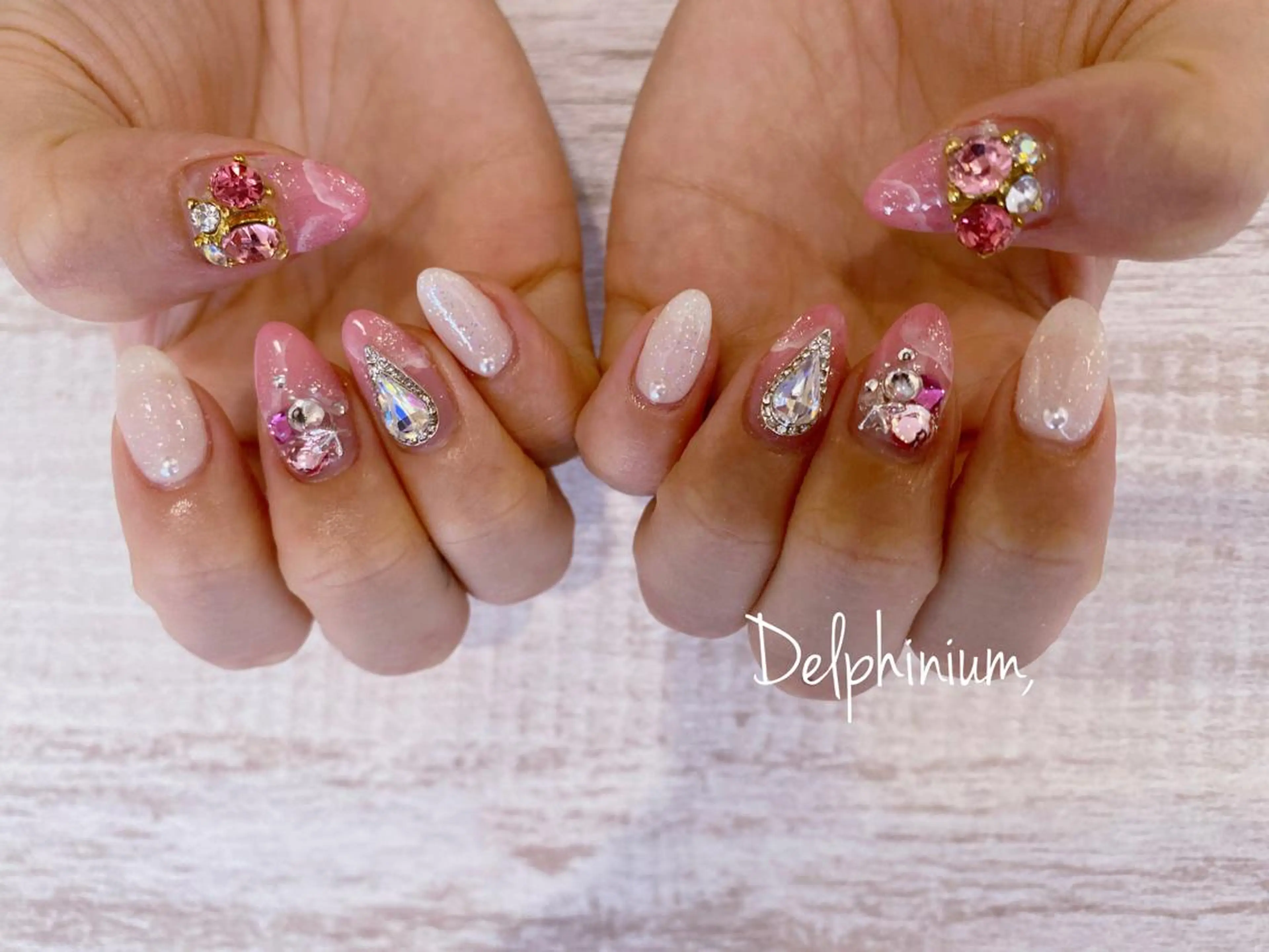 ネイル キラキラネイル ピンク ワンホンネイル ハンドネイル 岡本 友恵のネイルデザイン