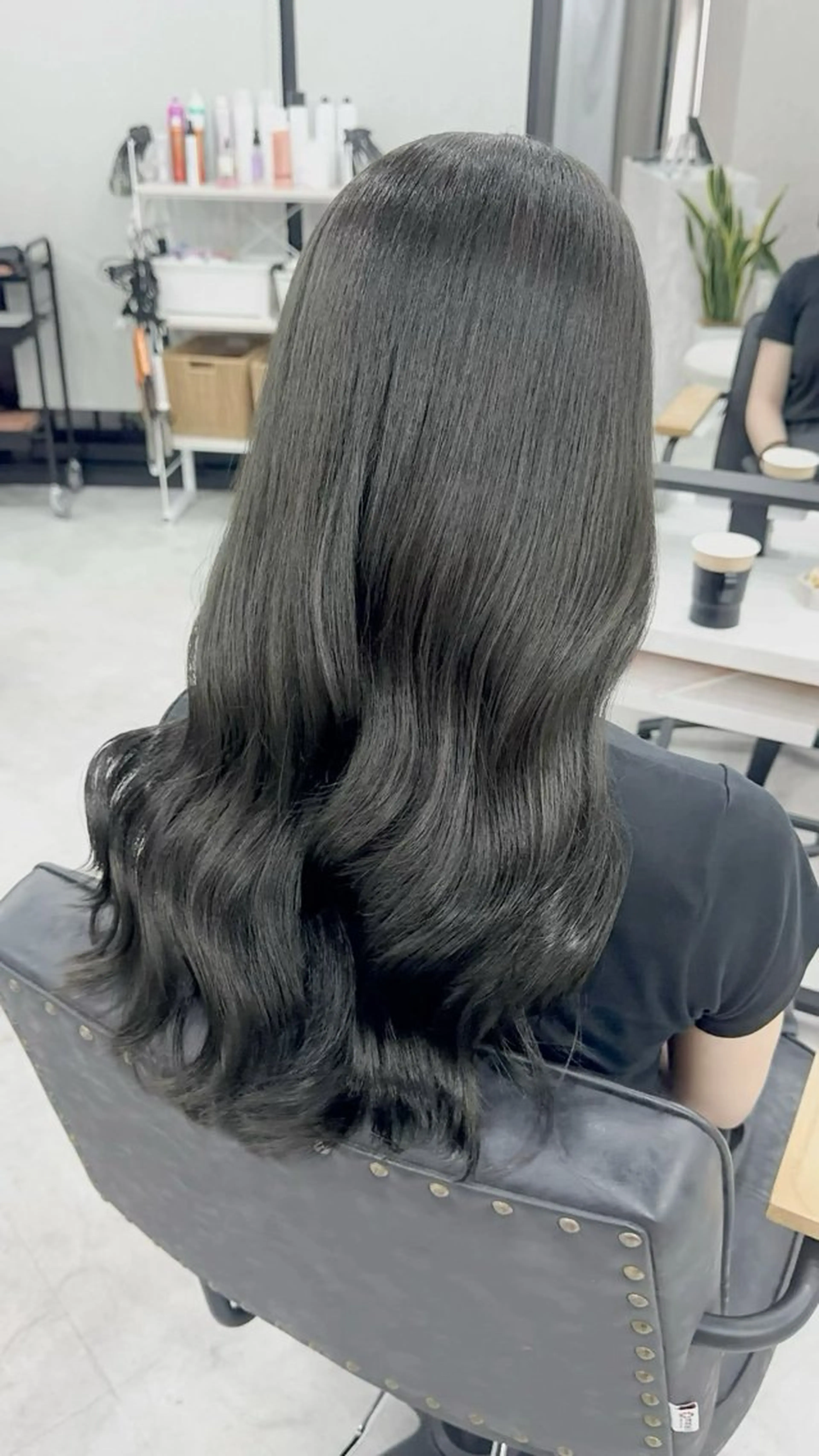 ロング カラー アッシュ アッシュブラウン ベージュカラー 黒髪 ブリーチ カット ヘアカラー トリートメント 赤み無し柔らかカラー 【梅田】madokaのヘアスタイル