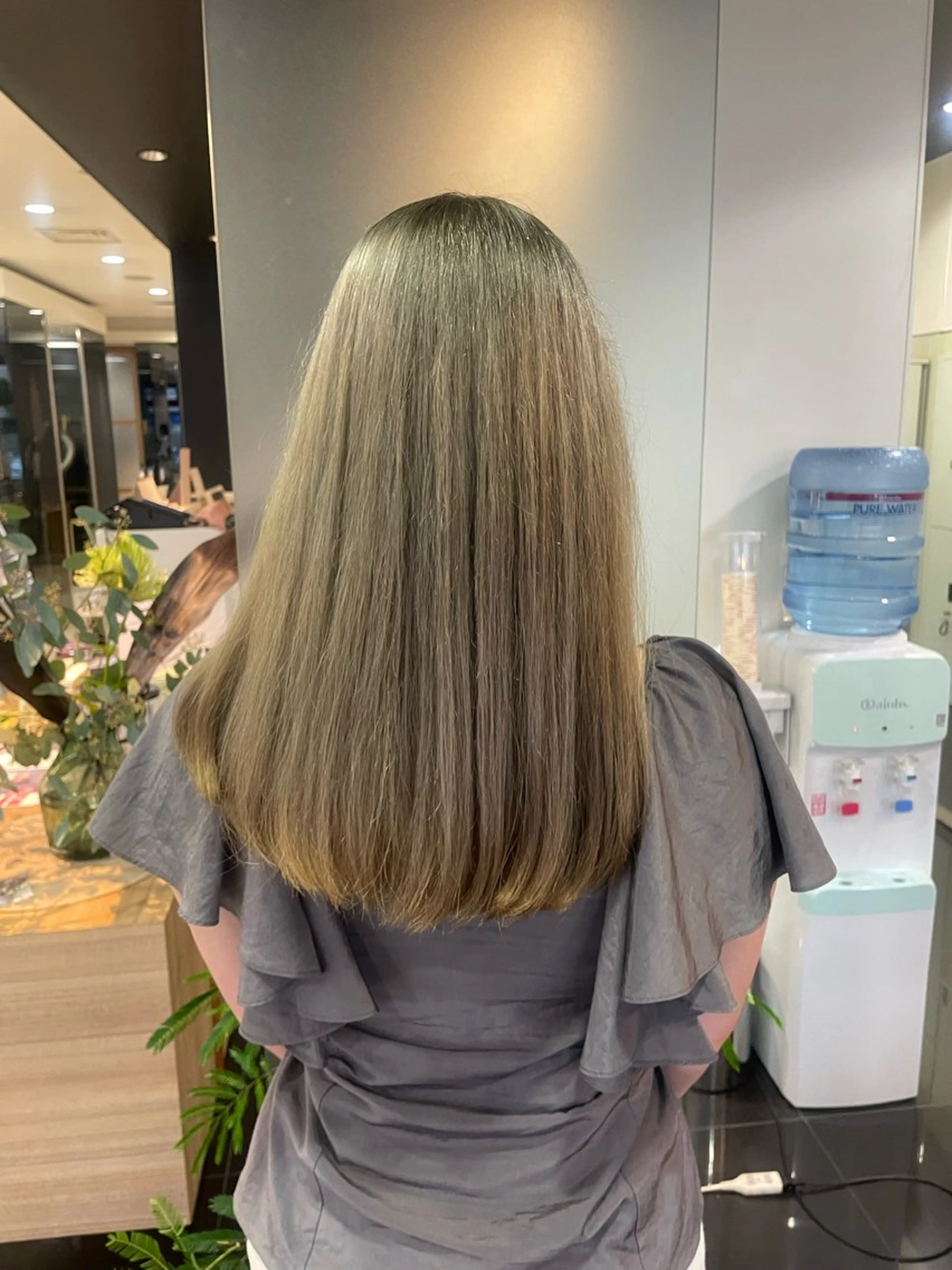 セミロング カラー ヘアカラー トリートメント ハイトーン/レイヤー 似合わせ・ユキノのヘアスタイル