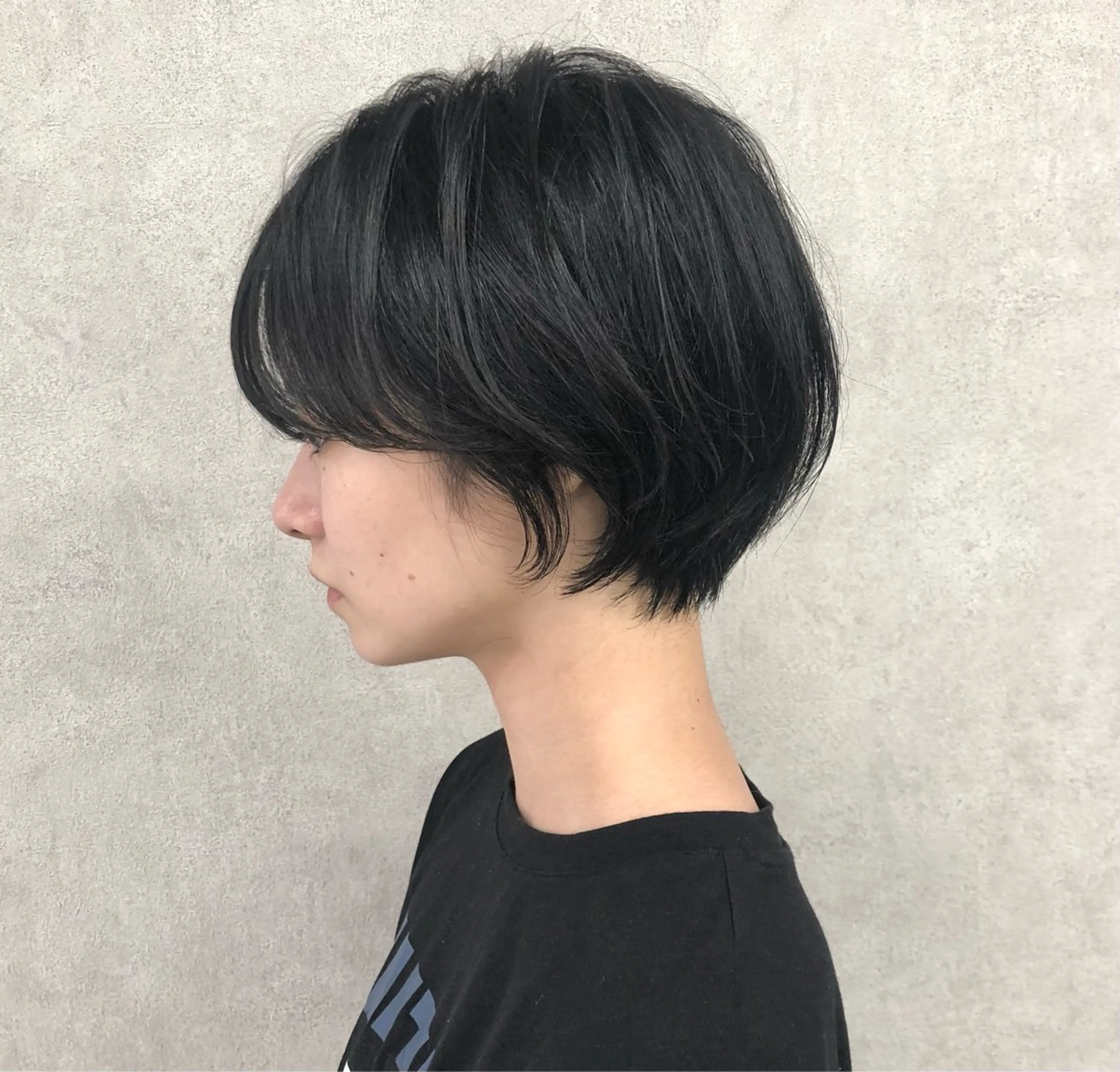 ショート カラー ショートボブ ダークグレー ダークグレージュ グレージュ ボブ カット ヘアカラー ショート、韓国メンズ ヘアのかつらぎのヘアスタイル