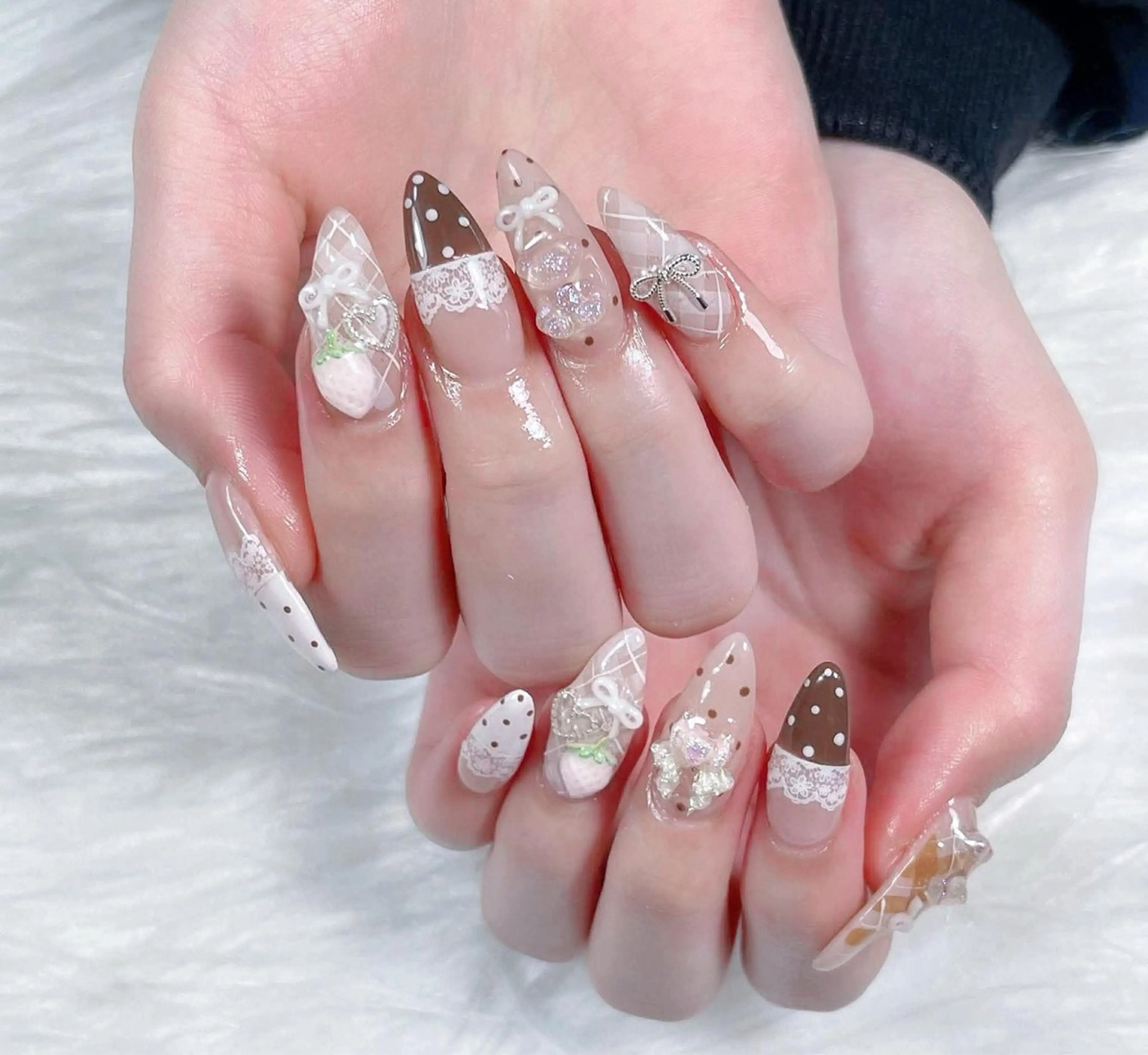 ネイル 長さ出し フレンチネイル グラデーション キラキラネイル 韓国ネイル ハンドネイル Min Nailのネイルデザイン