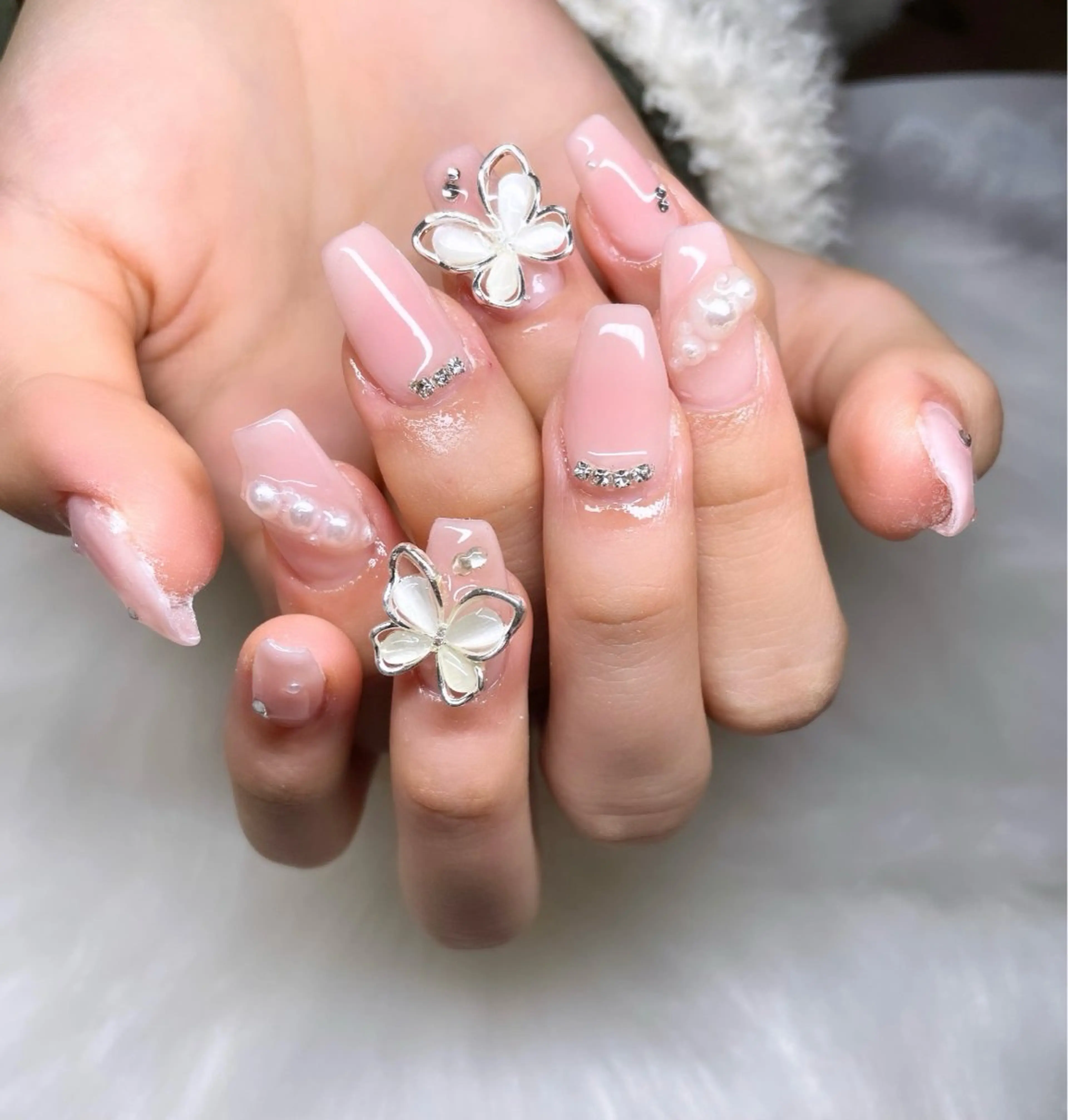 ネイル チークネイル 成人式 フットネイル フレンチネイル ジェルネイル ハンドネイル nail salon fee（フィー）のネイルデザイン