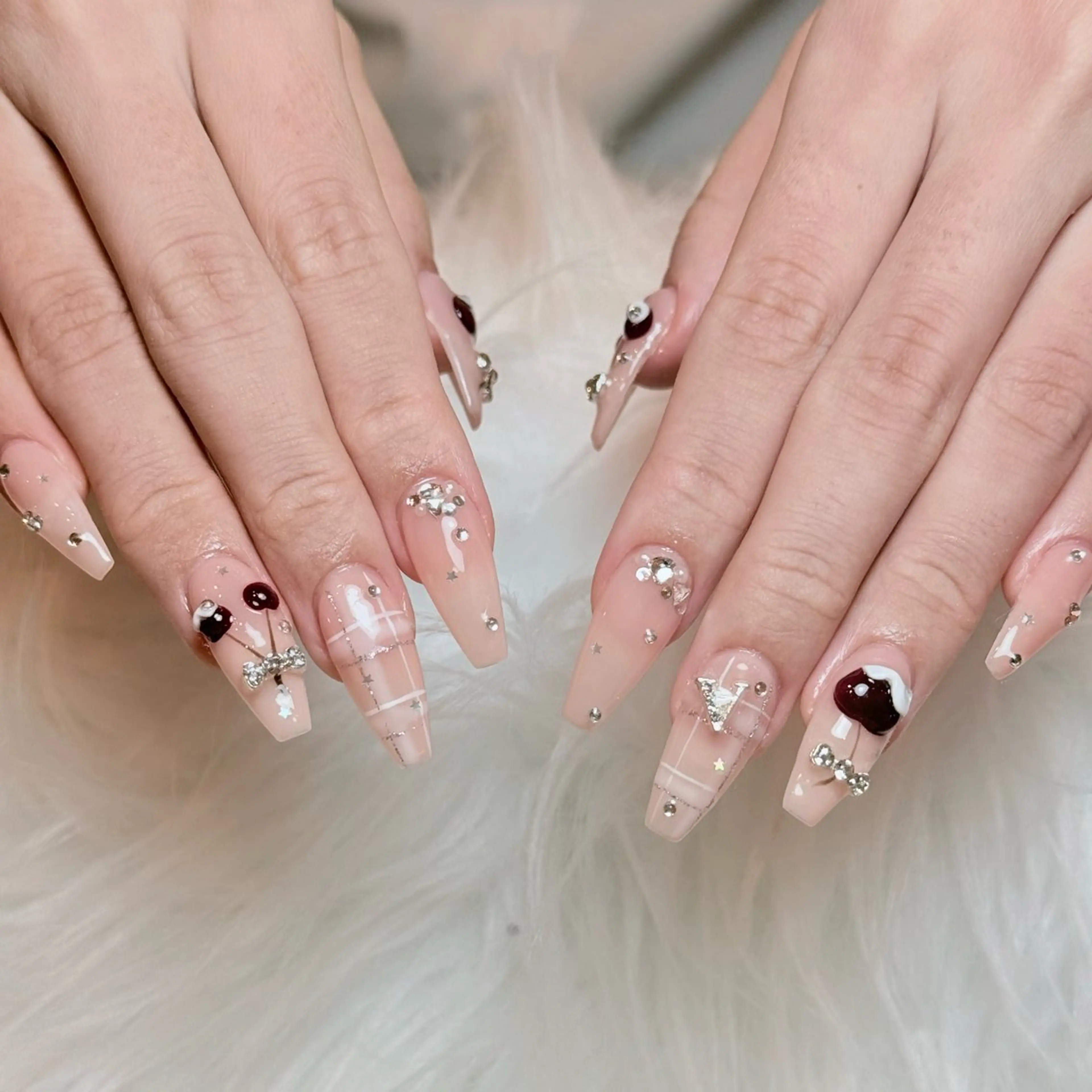 ネイル チークネイル ドット フレンチネイル グラデーション ハート ハンドネイル ハンドケア Nihonthy Nail 新宿のネイルデザイン