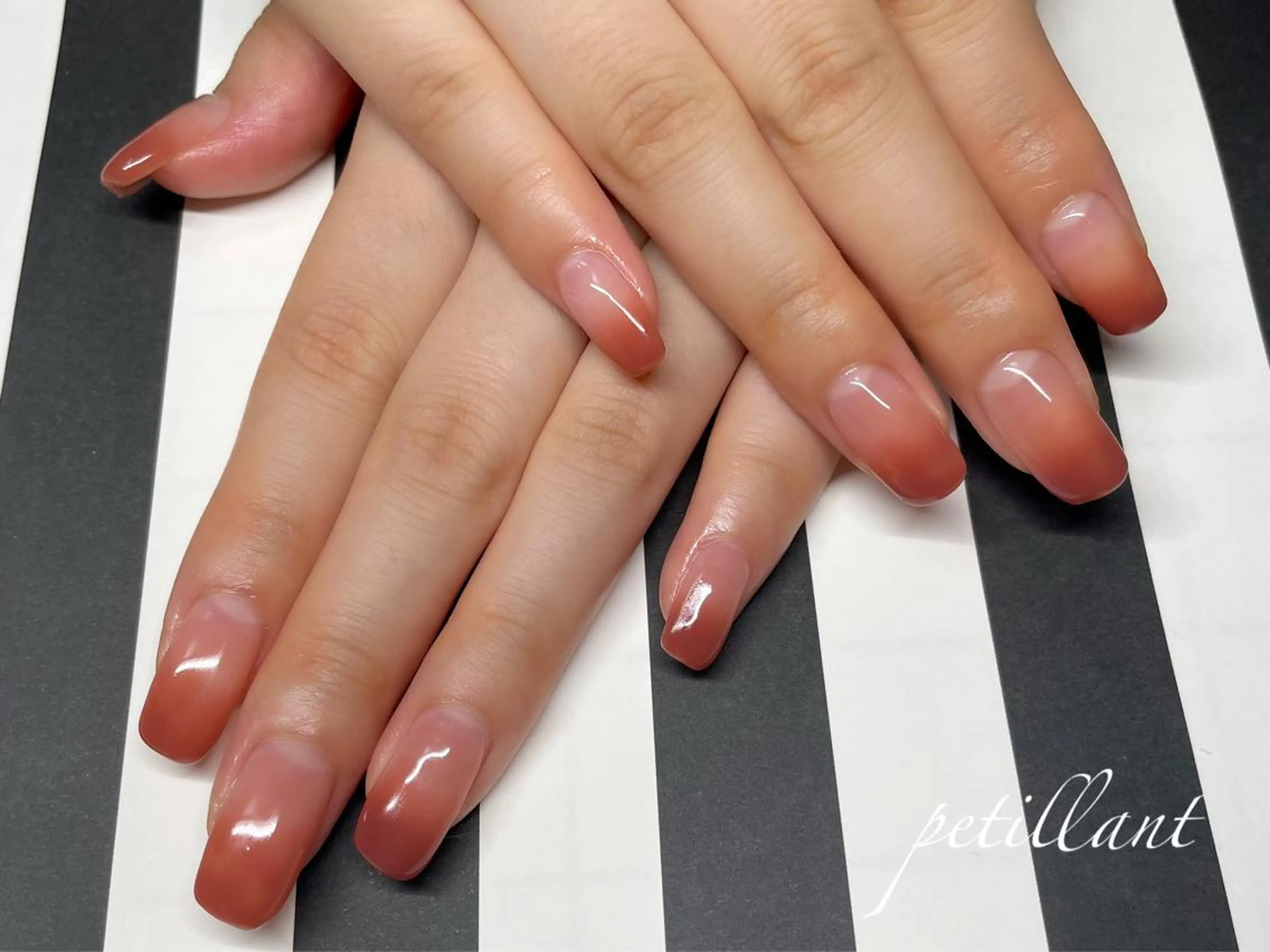 ネイル クリアネイル グラデーション ワンカラーネイル nail salon petillantのネイルデザイン