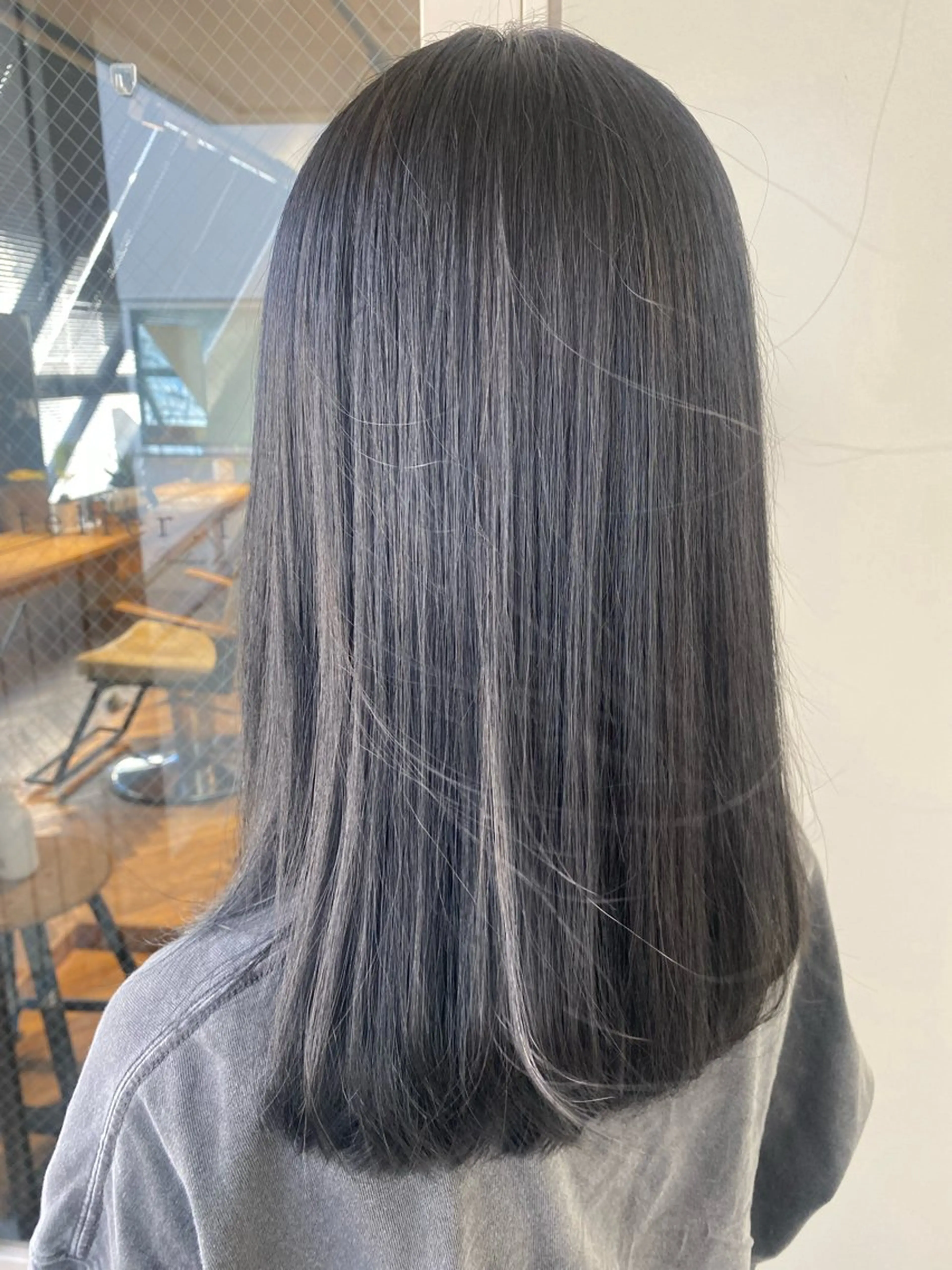 セミロング カラー ヘアアレンジ 透明感カラー ハイライトカラー インナーカラー ハイライト 髪質改善 カット ヘアカラー トリートメント misa🫧ナチュラ ル縮毛矯正/髪質改善のヘアスタイル