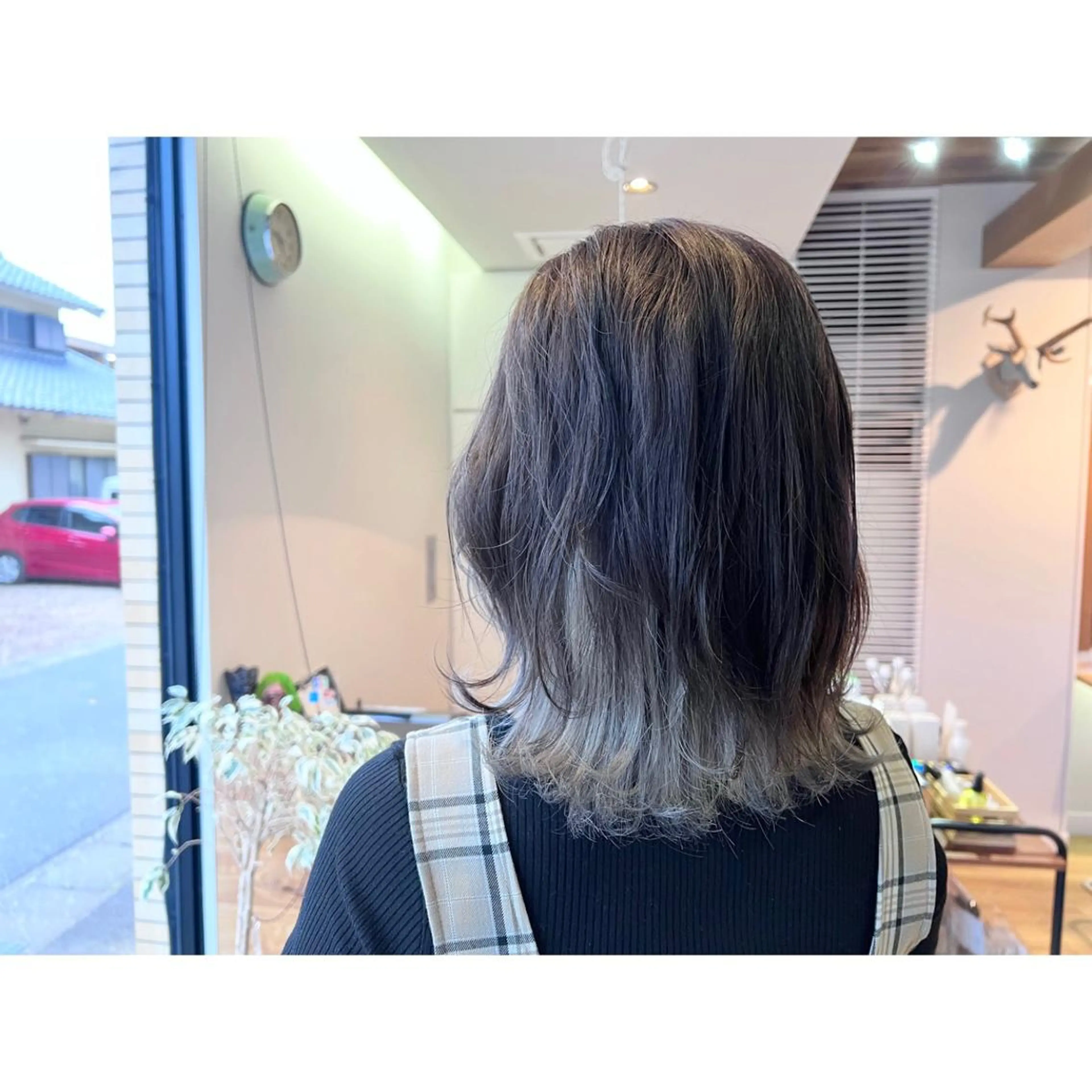 ミディアム カラー グレージュ ヘアカラー トリートメント ツキダテ ユイのヘアスタイル