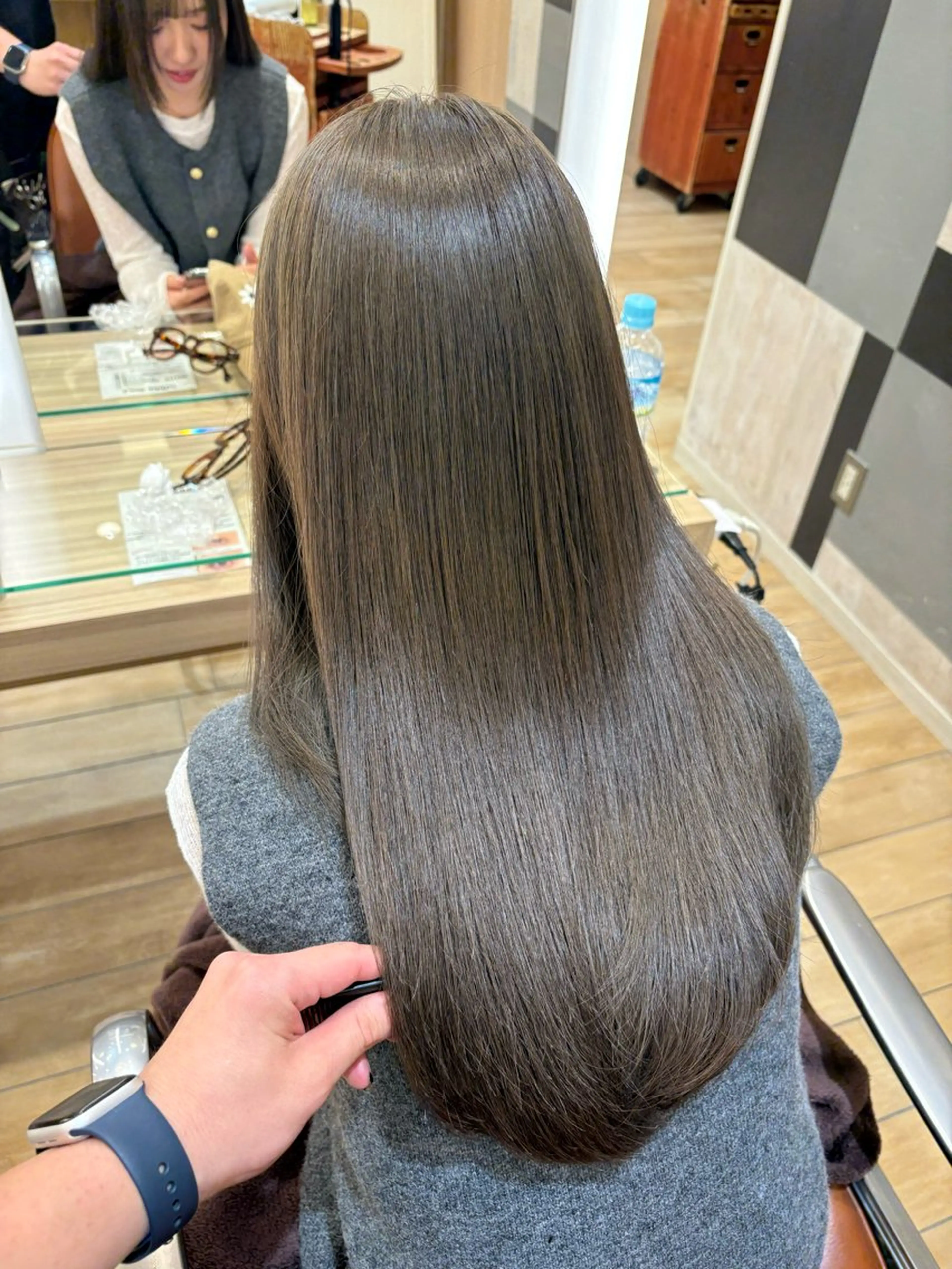 ロング カラー ブリーチ ダブルカラー グレージュ ブリーチなしカラー オリーブグレージュ ヘアカラー トリートメント 新宿メンズパーマ ヨモギダのヘアスタイル
