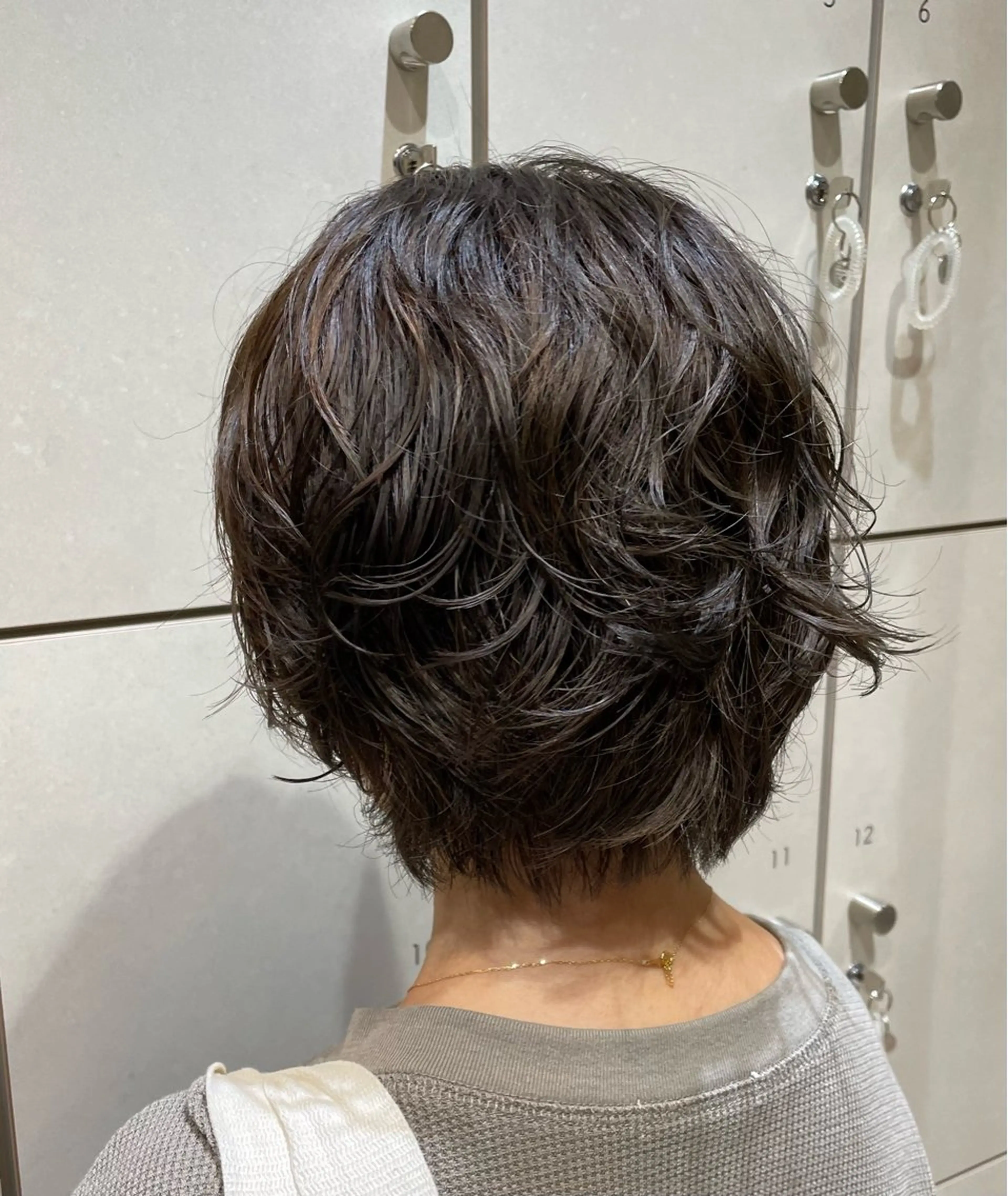 ショート カラー パーマ アッシュ 透明感カラー イルミナカラー オリーブアッシュ オリーブカラー ボブ/ショート/金田 夏葵のヘアスタイル