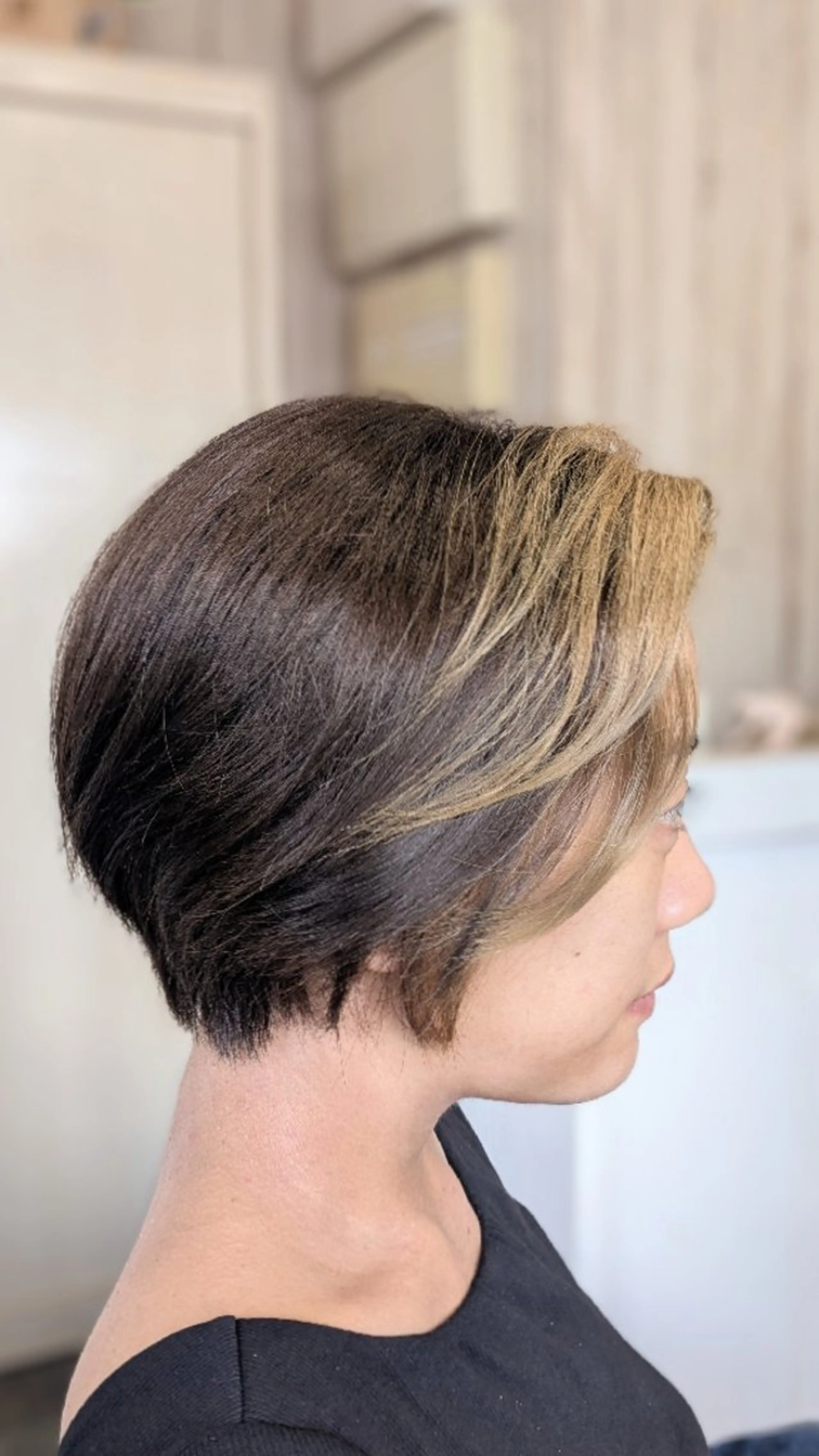 ショート カラー ショートボブ ハンサムショート 丸みショート ミストバング  フェイスフレーミング カット ヘアカラー トリートメント メンズパーマ/顔周り レイヤーカット/えののヘアスタイル