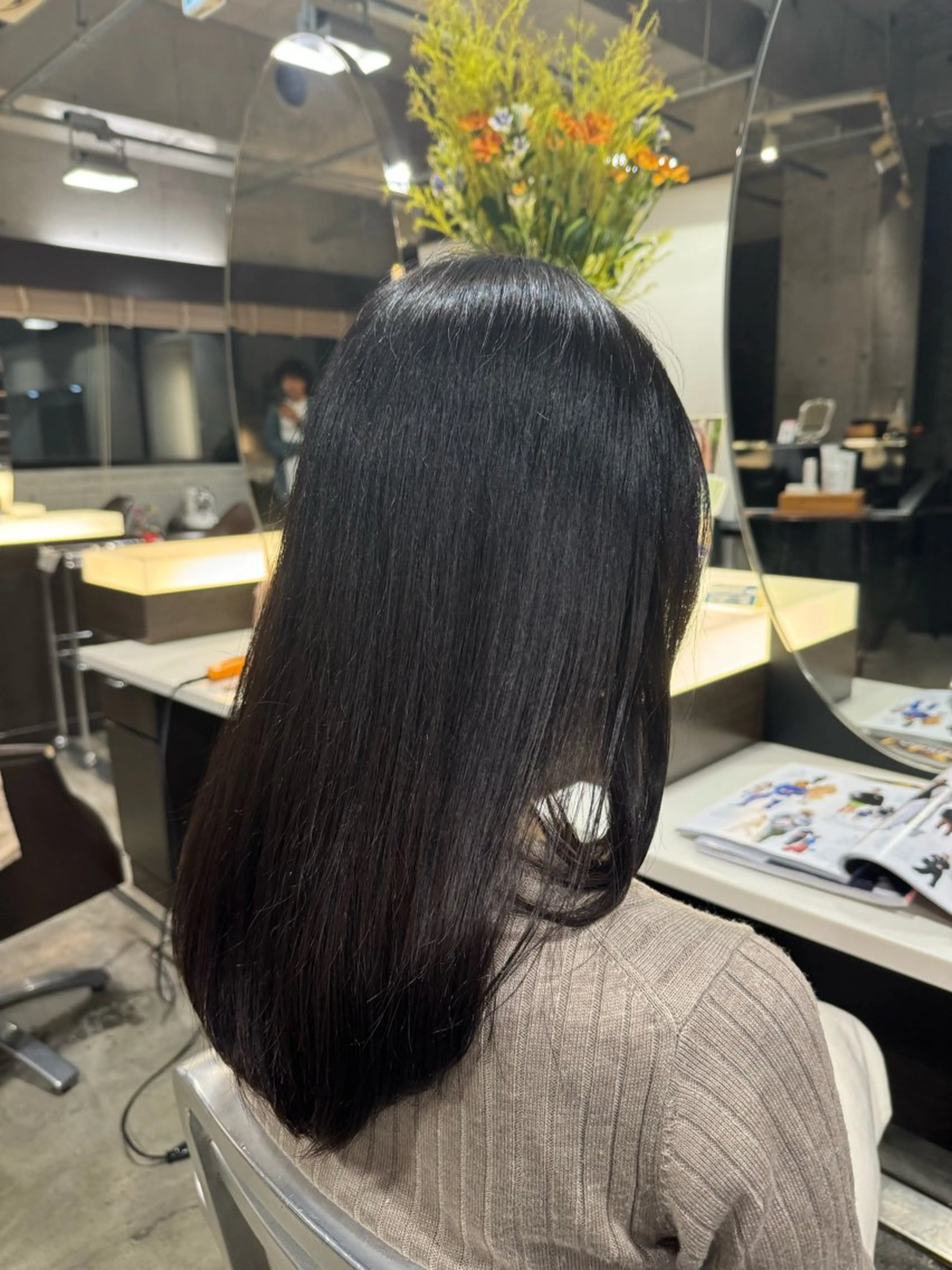 ロング タツキ／レイヤー／ パーマ／艶カラーのヘアスタイル