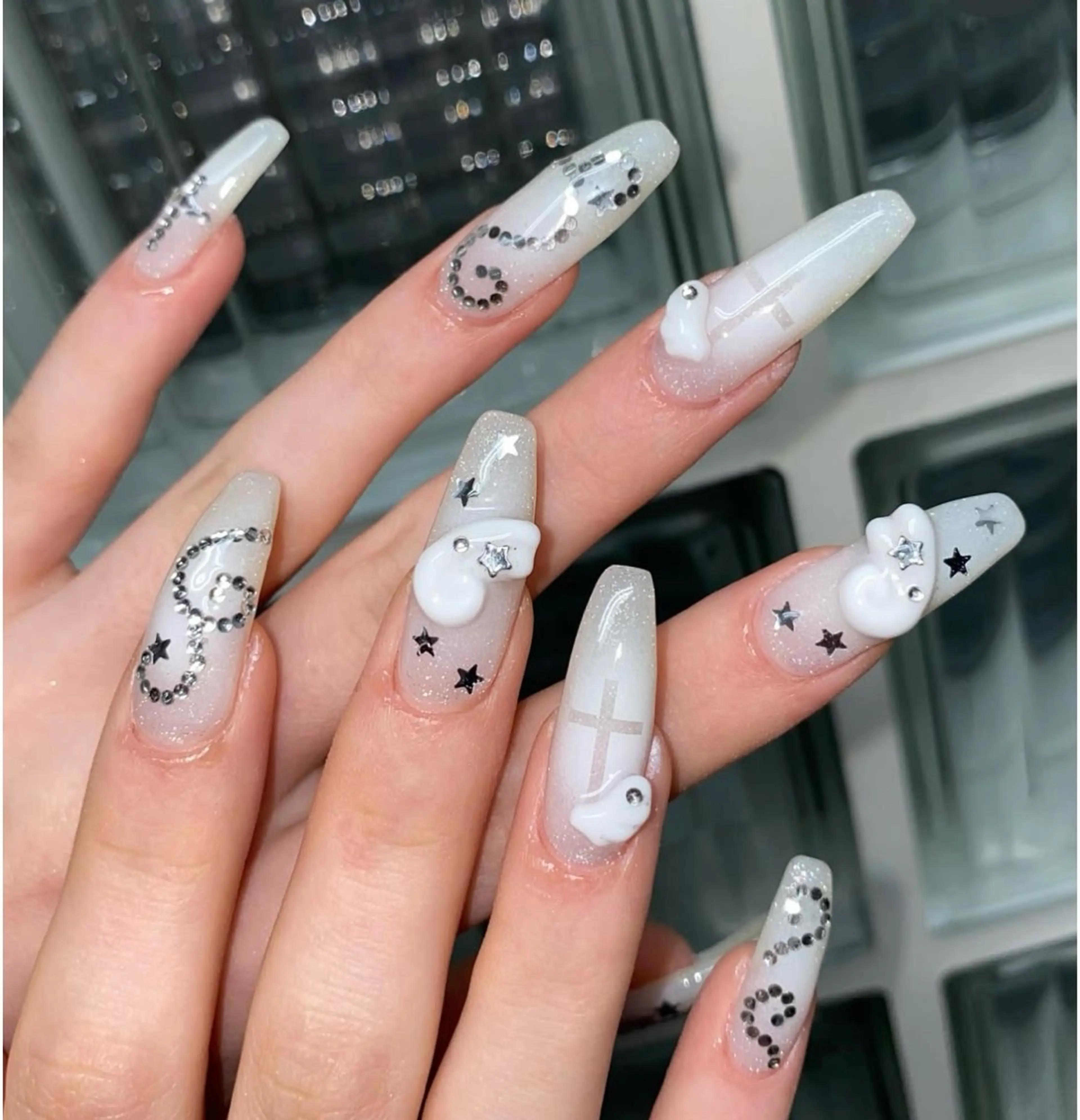 ネイル オーロラネイル チークネイル 長さ出し フットネイル フレンチネイル ハンドネイル Lee Nails チップ長さだし専門店のネイルデザイン
