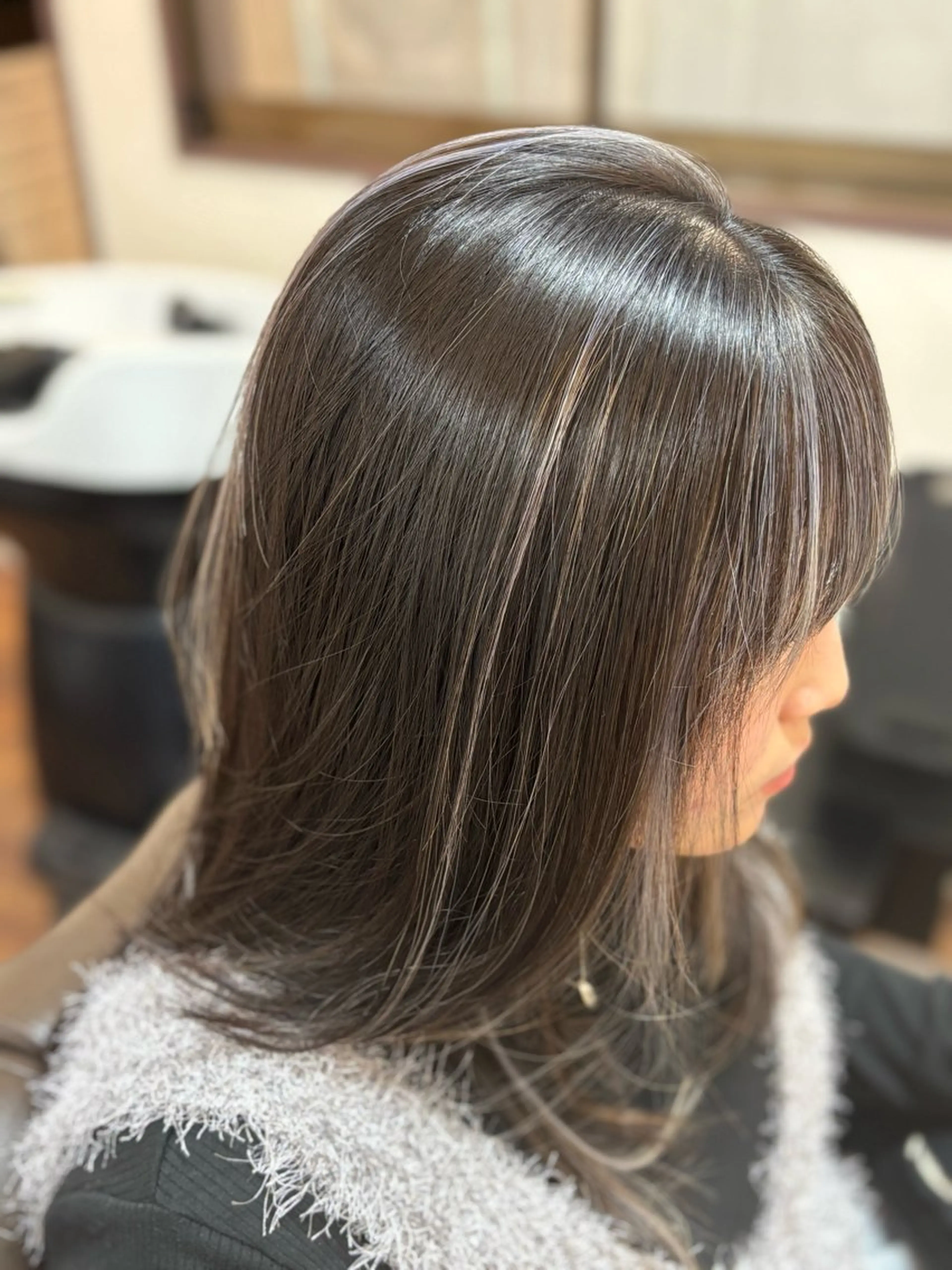 ロング ハイライト JIU所属・池岡 洋子のヘアスタイル