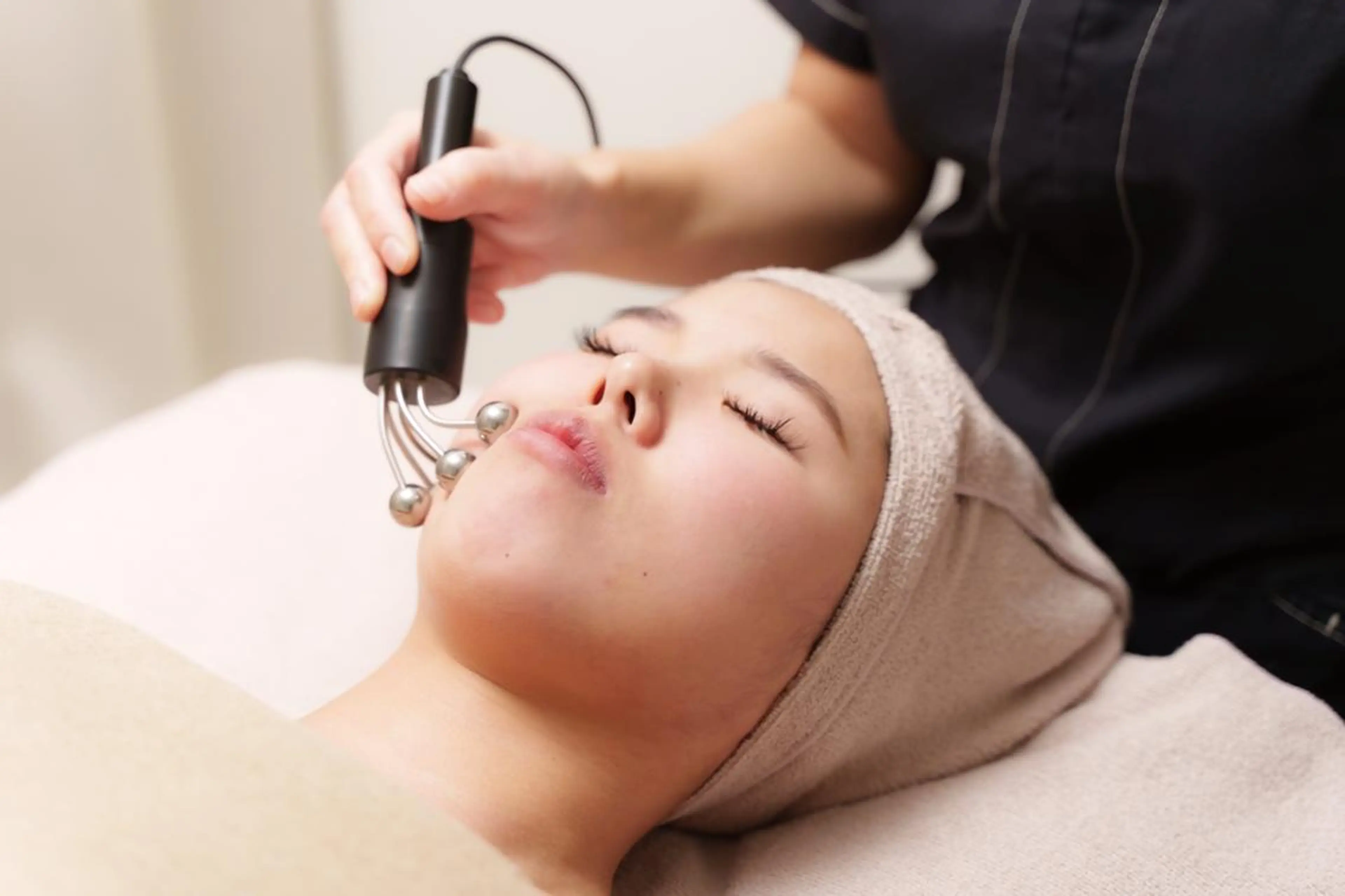 【たるみ解消】リフトアップ小顔フェイシャルラジオ波¥4900の写真