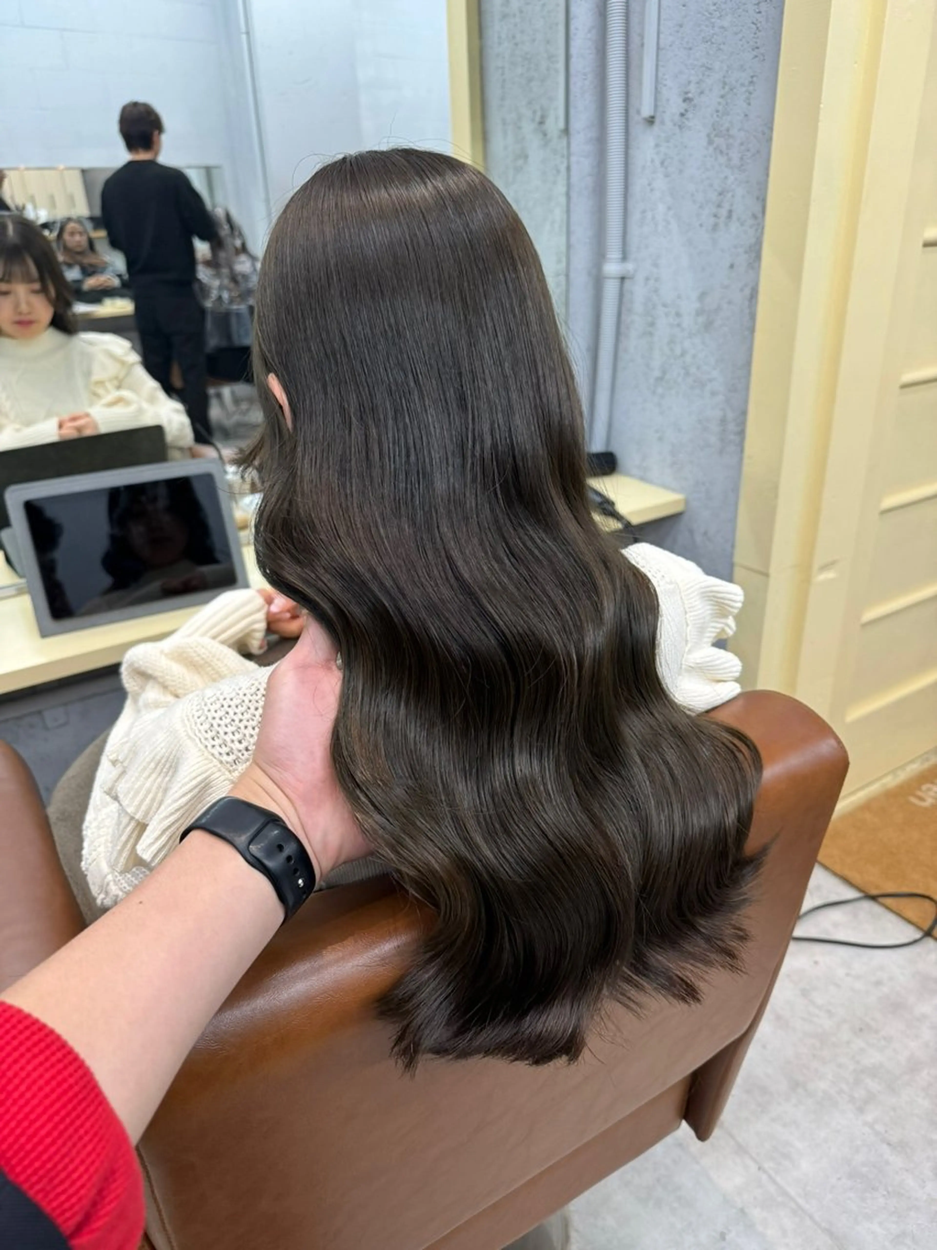 ロング カラー グレージュ オリーブグレージュ オリーブグレー wehlen_ keisukeのヘアスタイル