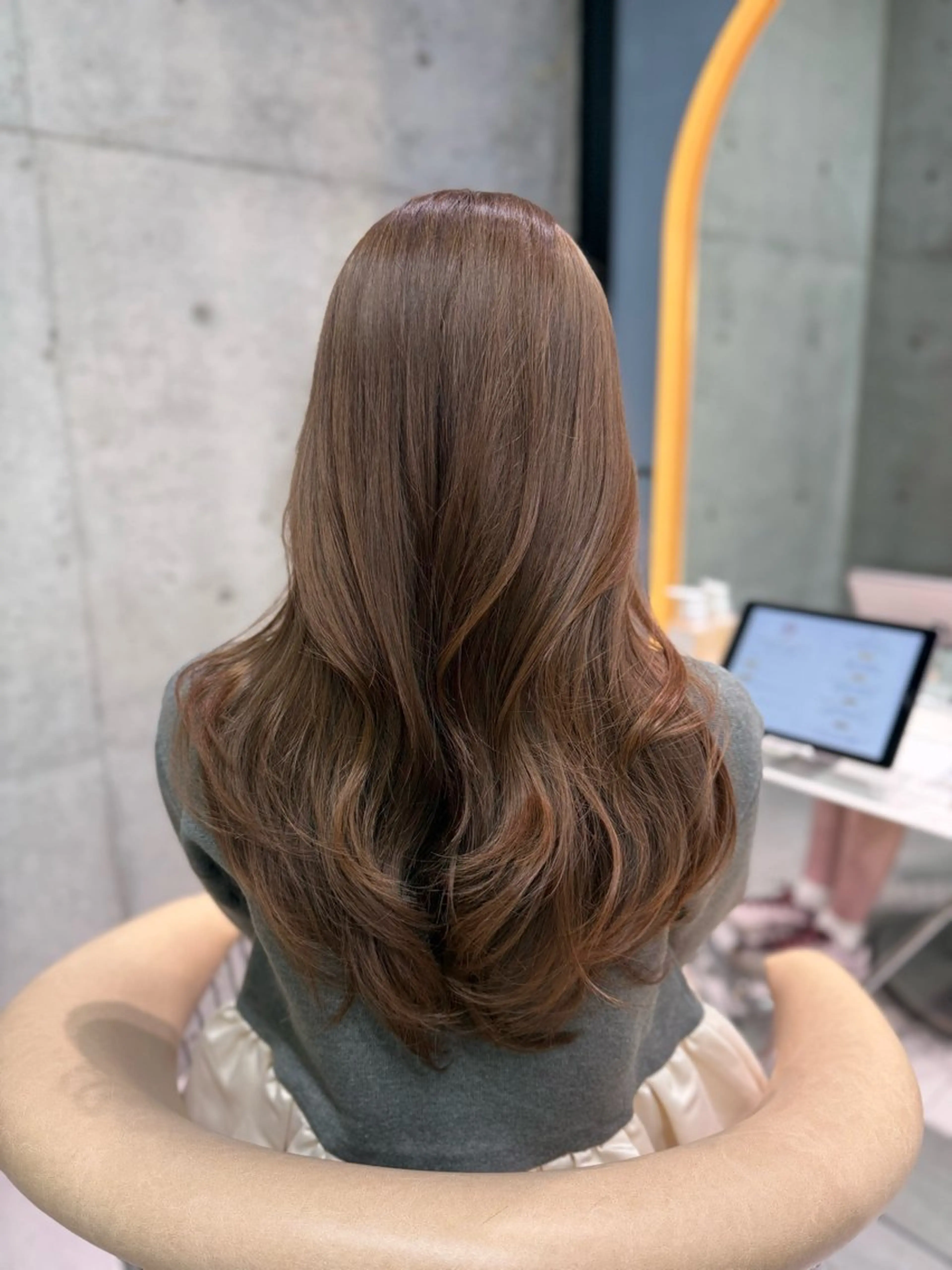 ロング カラー カット ヘアカラー トリートメント shion 透明感カラーのヘアスタイル