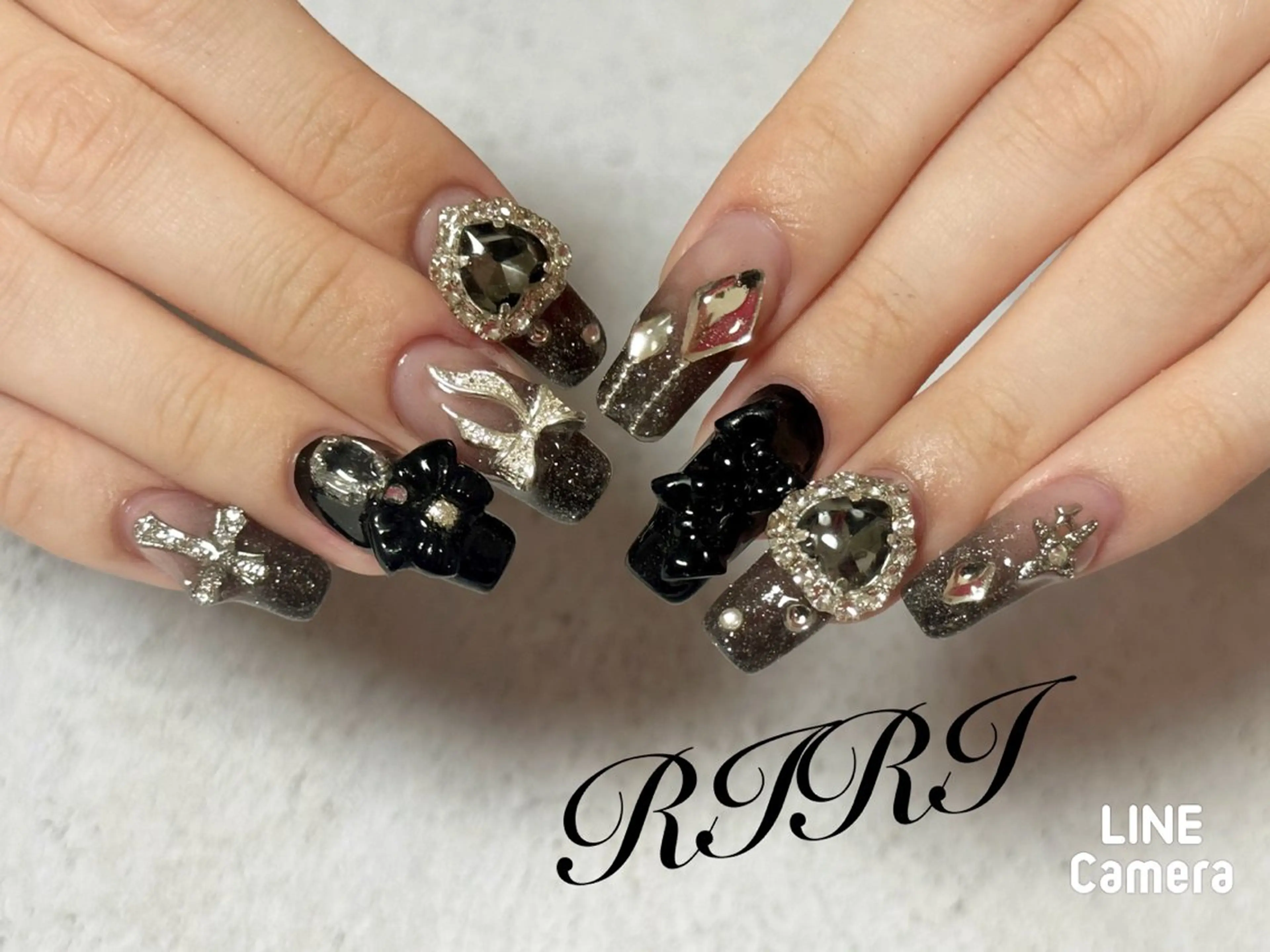 ネイル ジェルネイル グラデーション ラメ(グリッター) ラメグラデーション ロングネイル ハンドネイル riri オーナーのネイルデザイン