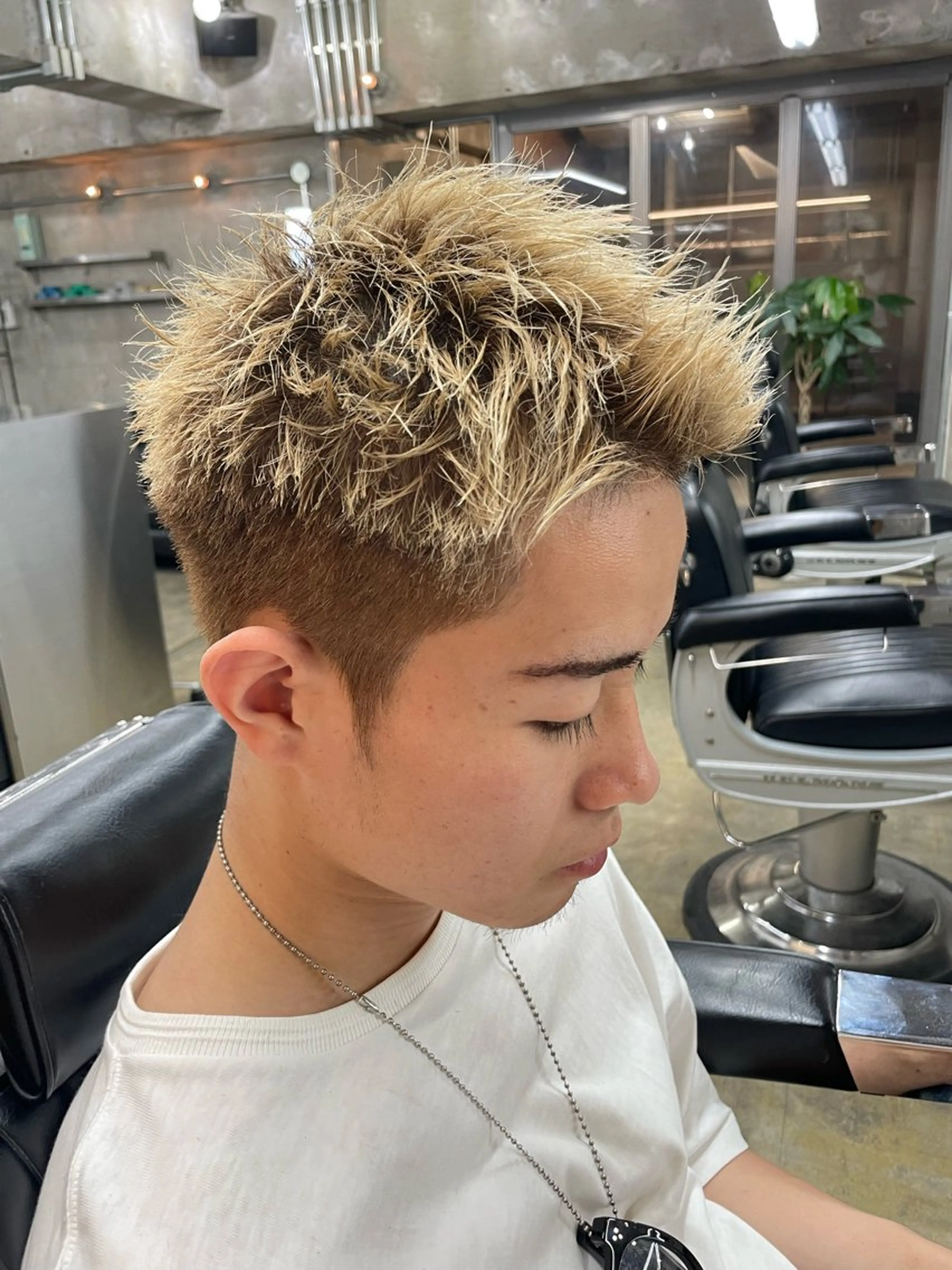 ショート カラー メンズ 亀井隆汰/メンズ専門 パーマ特化美容師のヘアスタイル