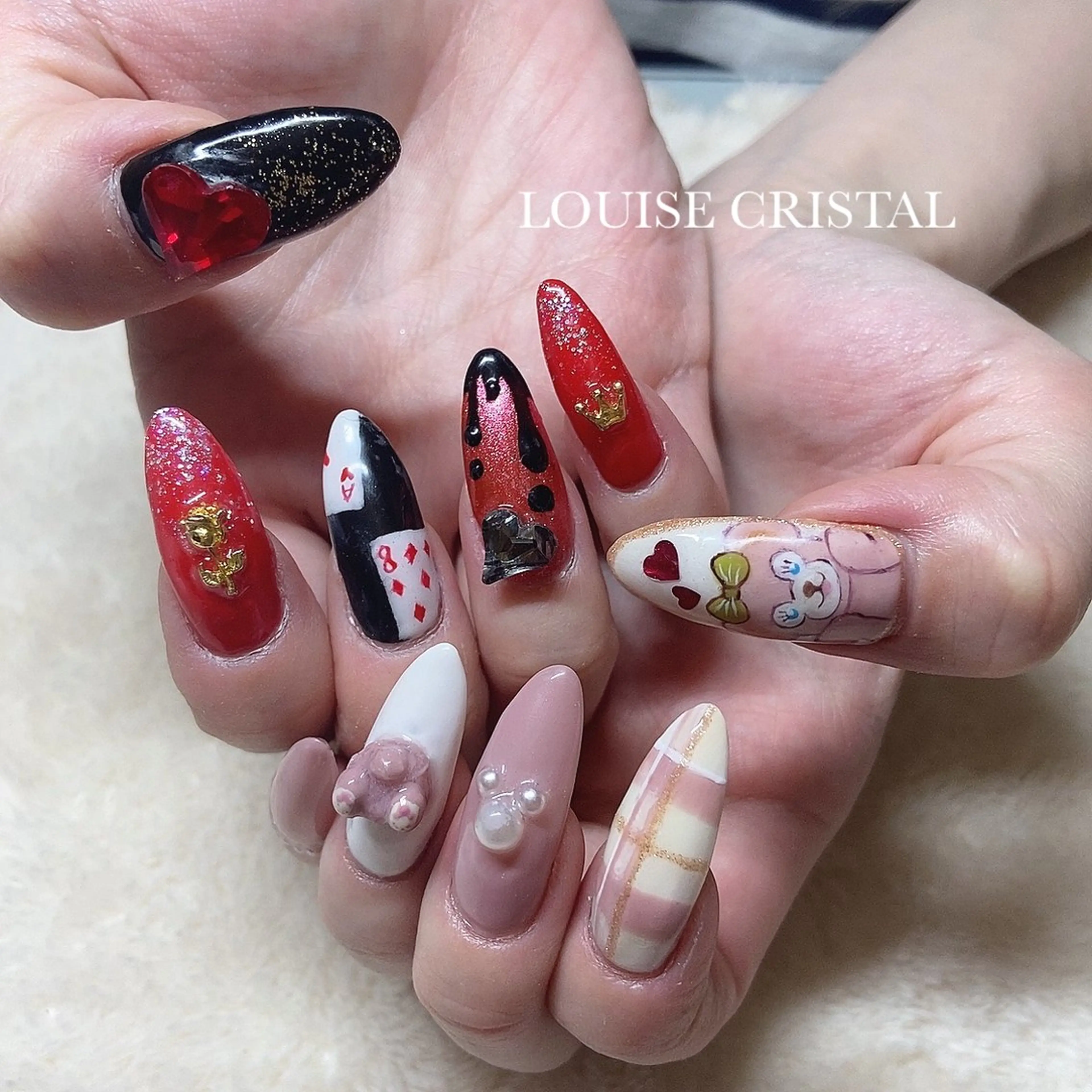 ネイル ハート ハンドネイル LOUISE CRYSTALのネイルデザイン