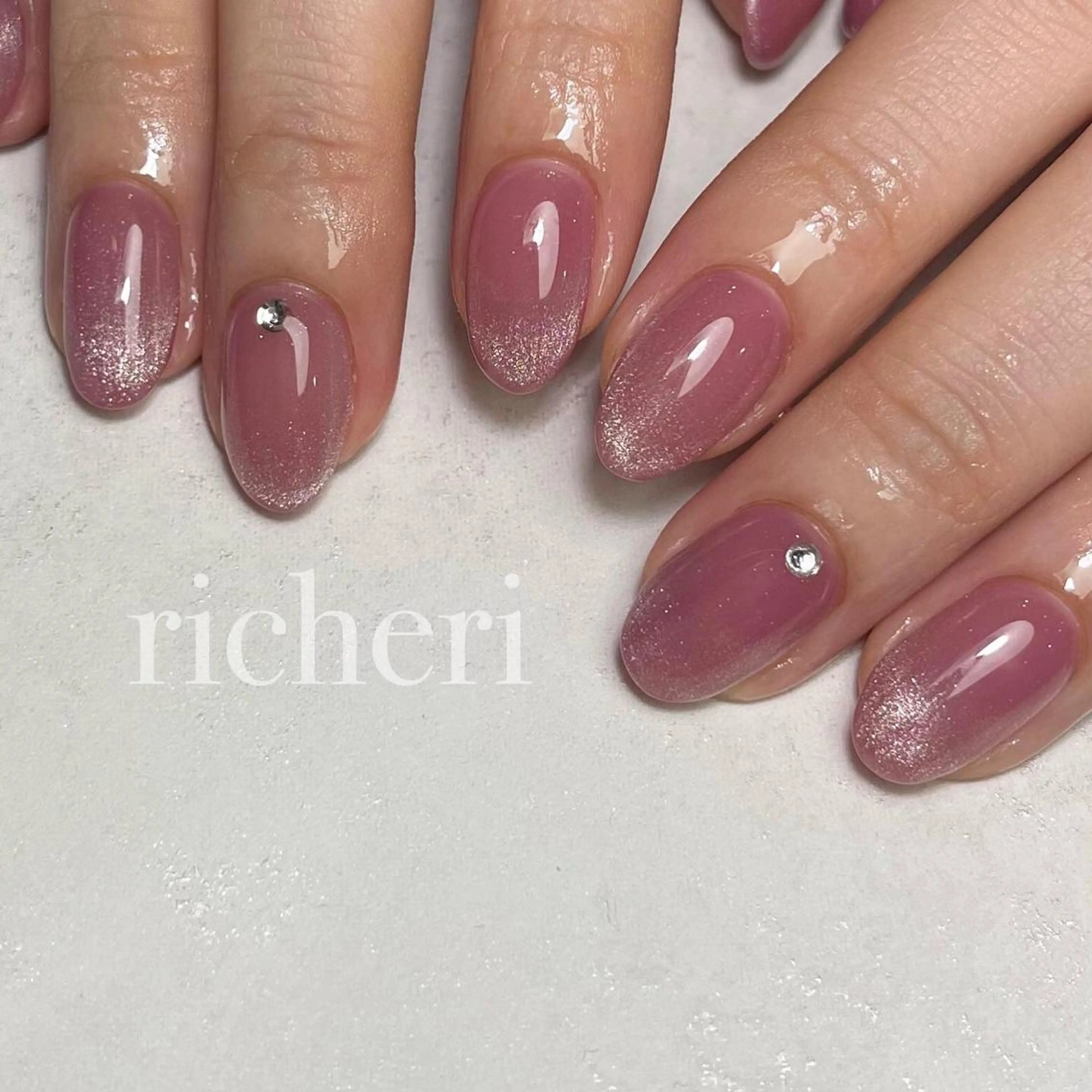 ミディアム ネイル 韓国風ヘア アートネイル フラッシュネイル フレンチネイル ジェルネイル ハンドネイル richeri beautyのエステ・リラクイメージ