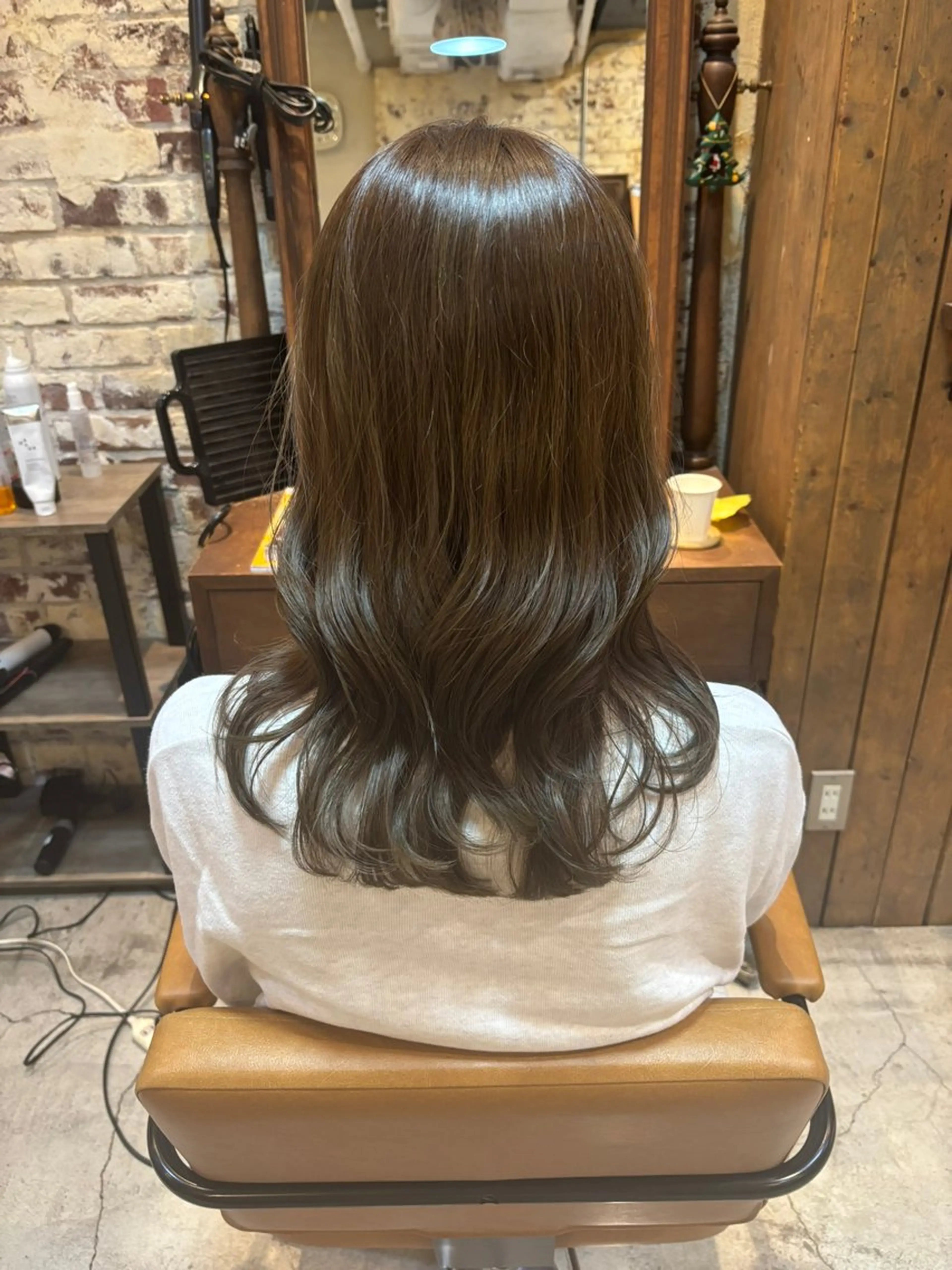 セミロング カラー ベージュカラー ブリーチ 透明感カラー ブリーチなしカラー オリーブベージュ ヘアカラー トリートメント 七井 香奈 (なないかな)のヘアスタイル