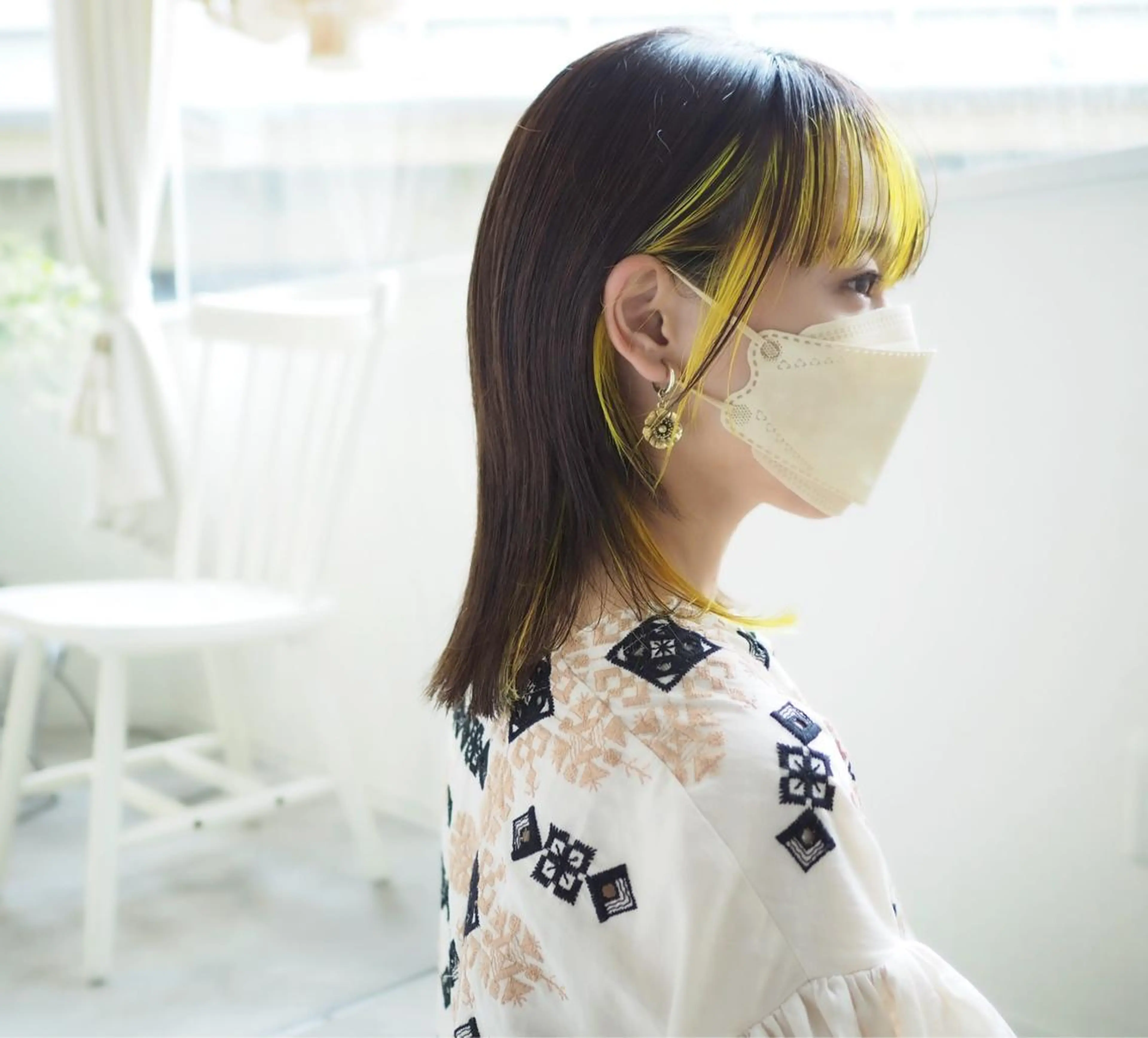 ミディアム カラー インナーカラー イエローカラー AIR HEALのヘアスタイル