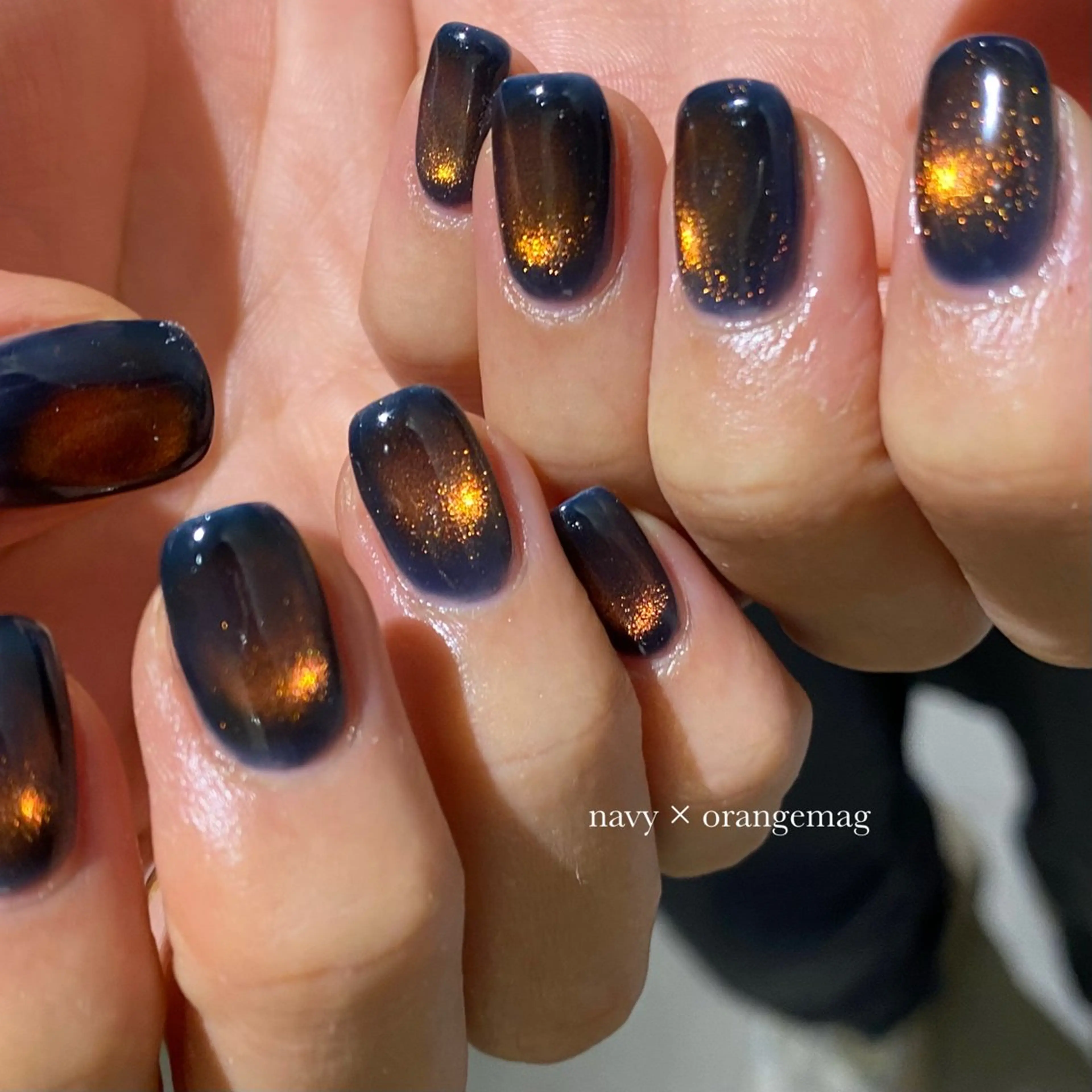 ネイル ネイビー ワンカラーネイル オレンジ ハンドネイル WAVY airiのネイルデザイン