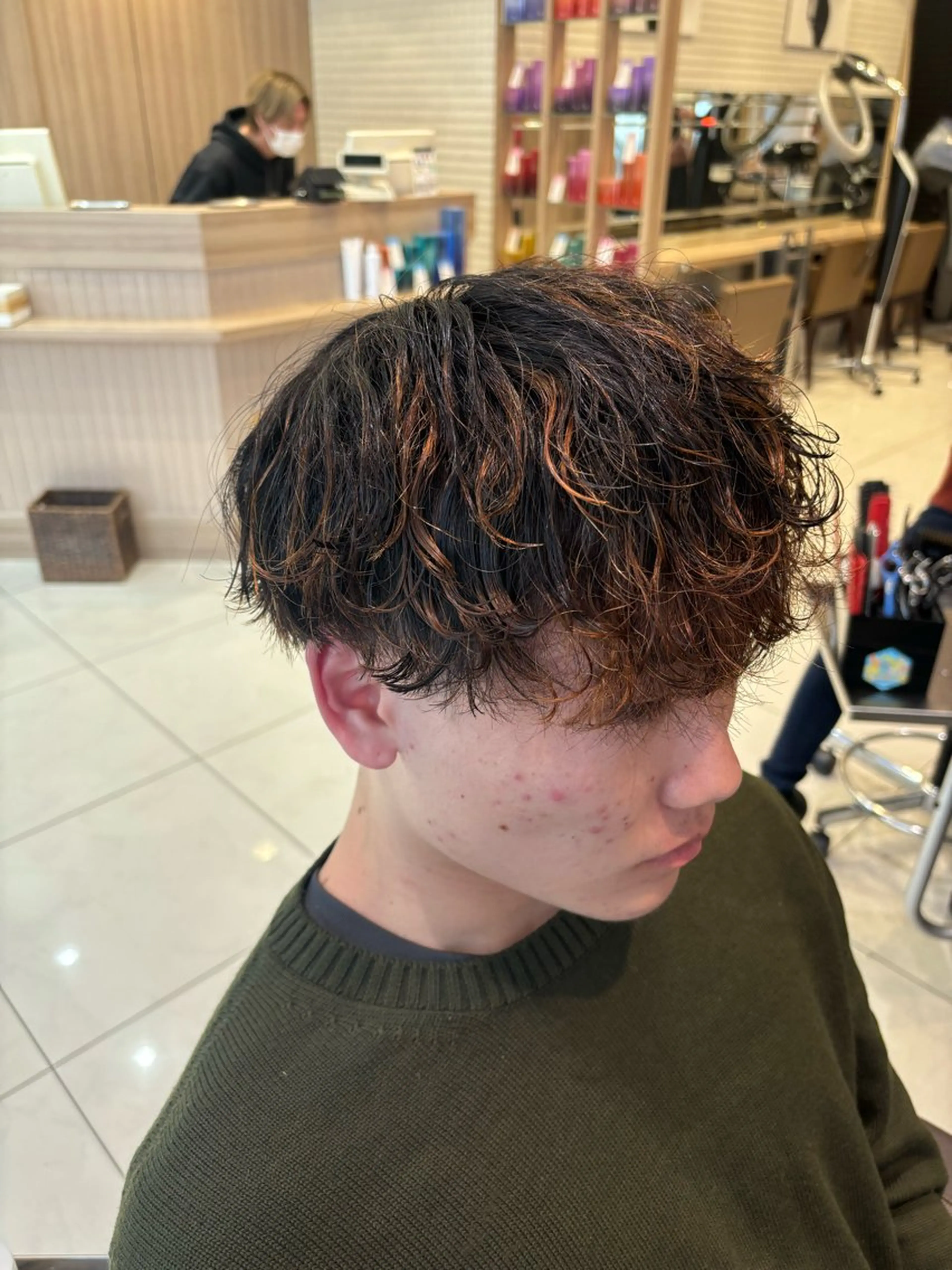 パーマ メンズ ブリーチ/パーマ 縮毛/レイヤーaoiのヘアスタイル