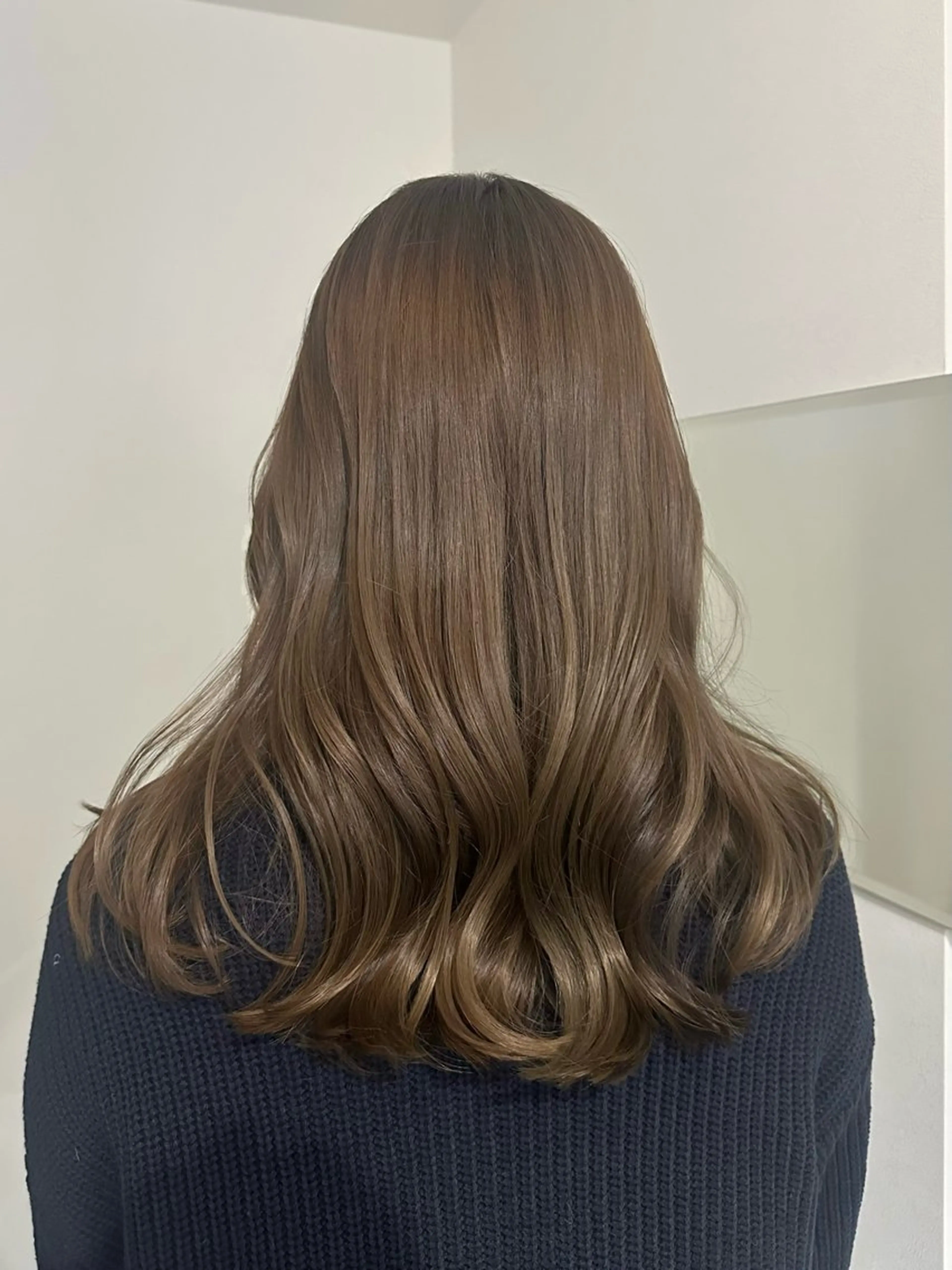 ロング やま/トレンドカラー /カットのヘアスタイル