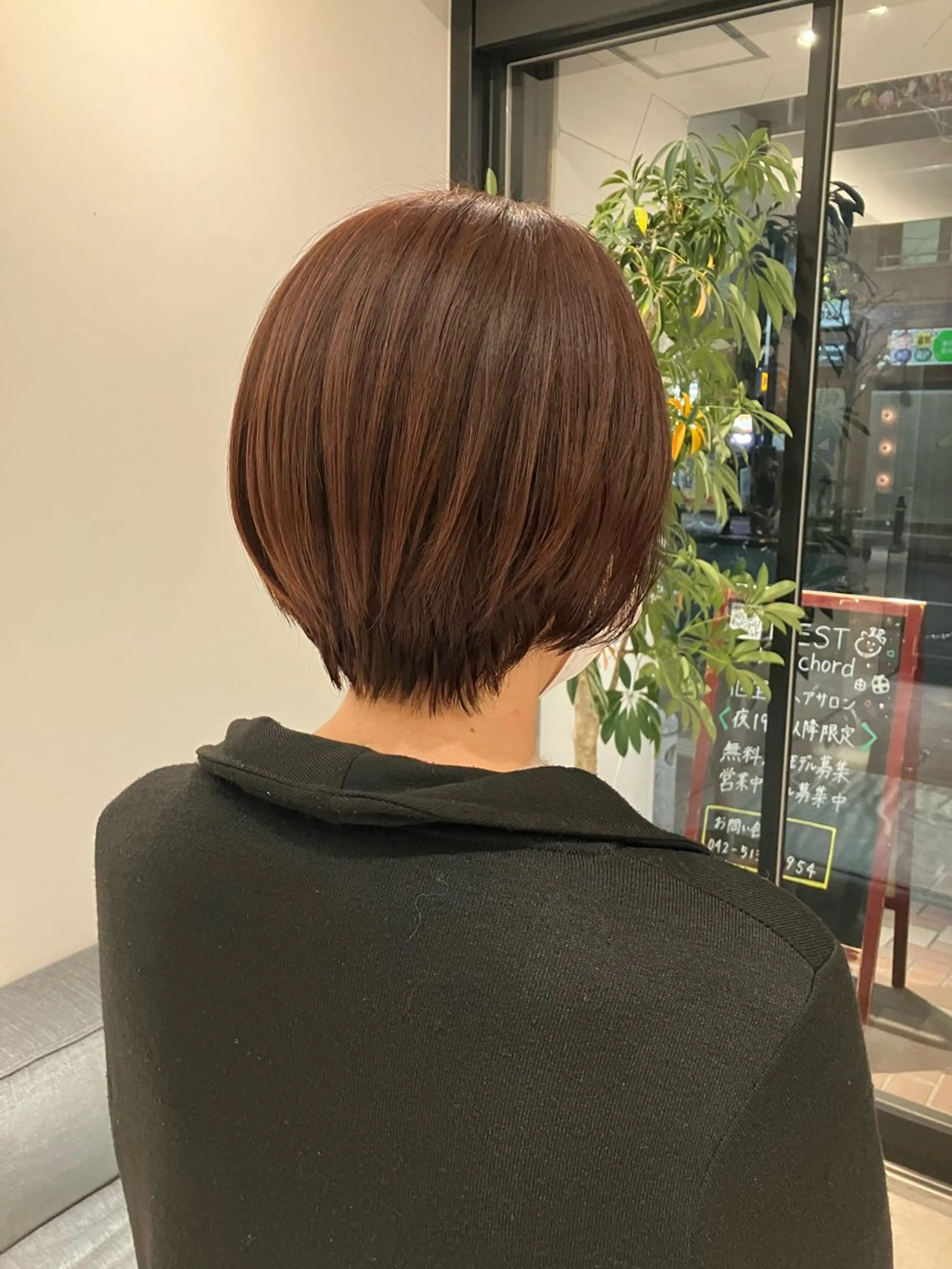 ショート 丸みショート ショートヘア サキ🤍ハイトーン 🩰くびれ巻きヘアのヘアスタイル